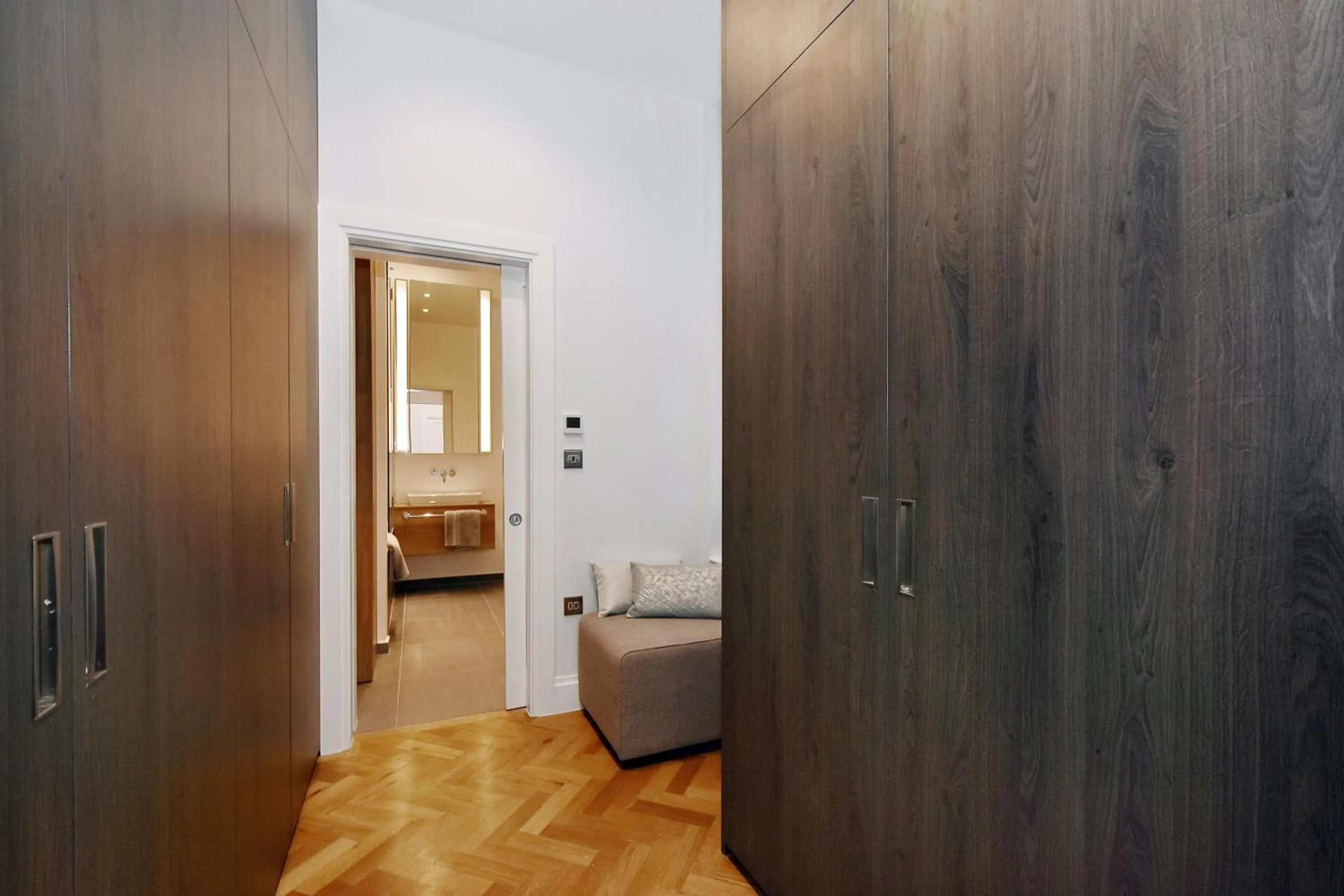 Bedroom, Bed in London Choice Apartments - Mayfair - Piccadilly