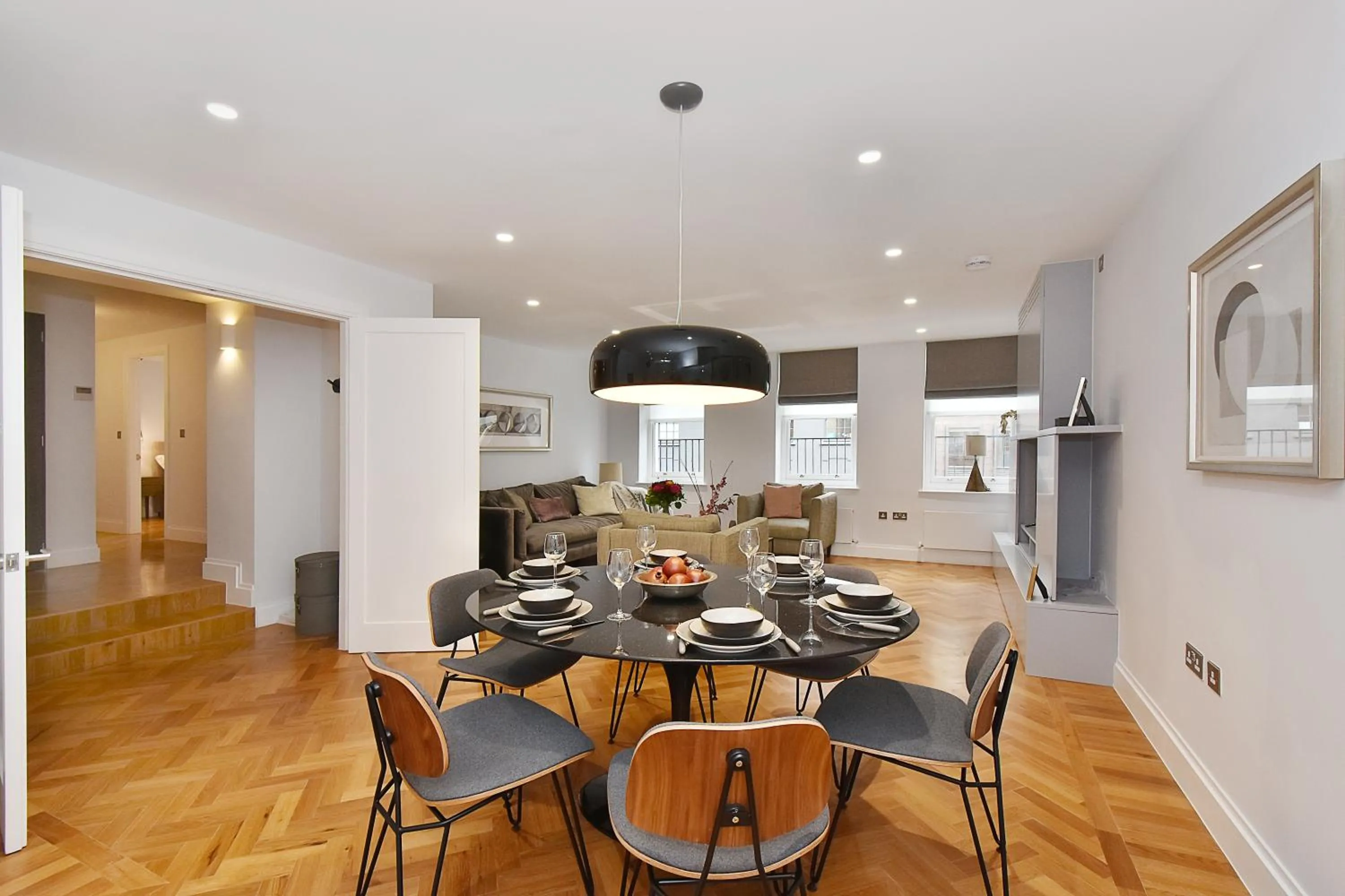 Dining area in London Choice Apartments - Mayfair - Piccadilly