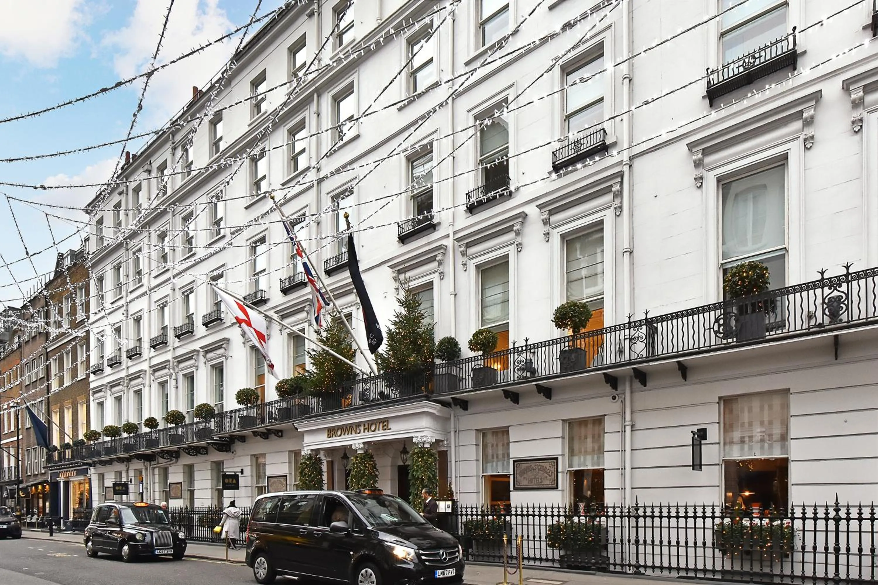 Nearby landmark in London Choice Apartments - Mayfair - Piccadilly