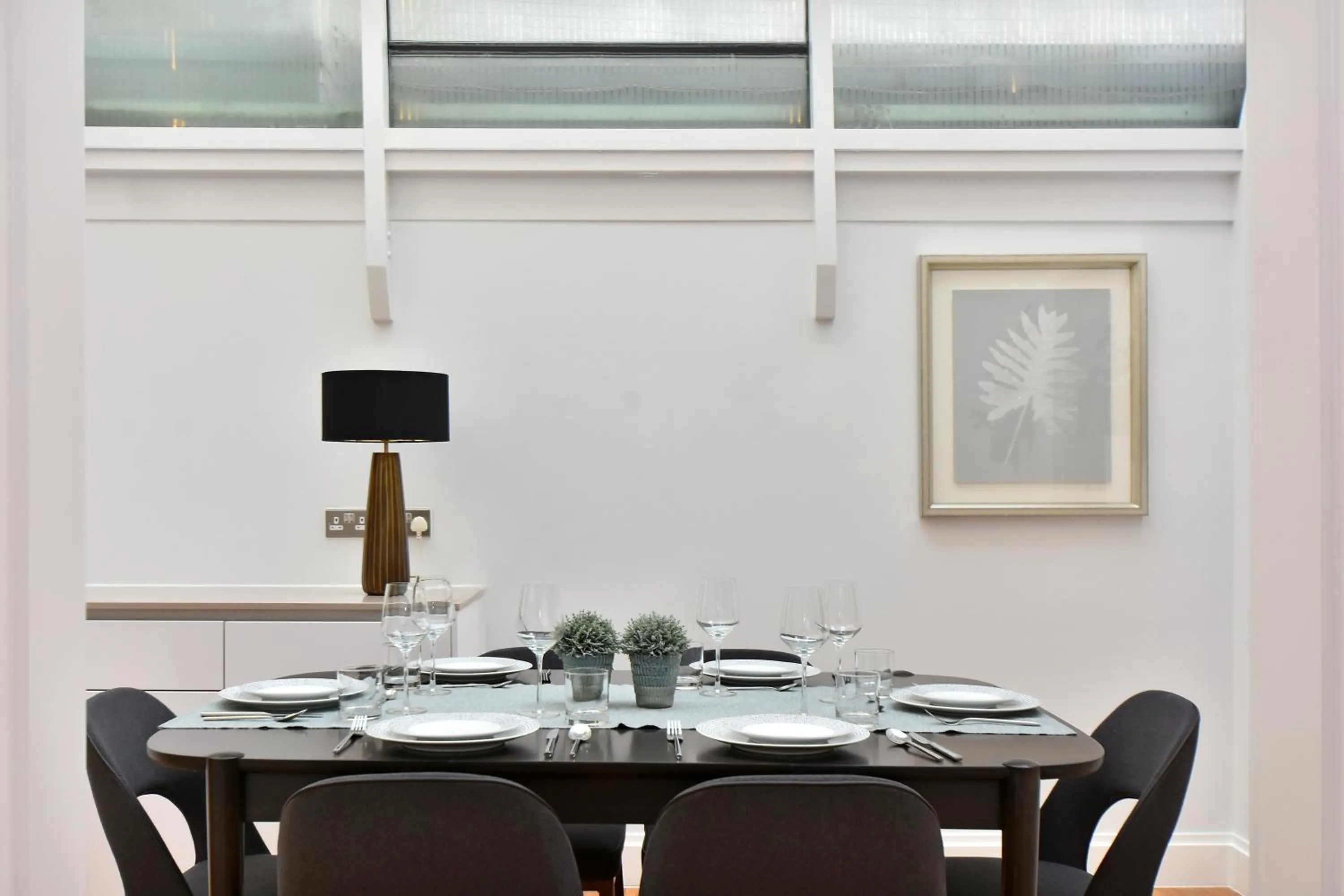 Dining area in London Choice Apartments - Mayfair - Piccadilly