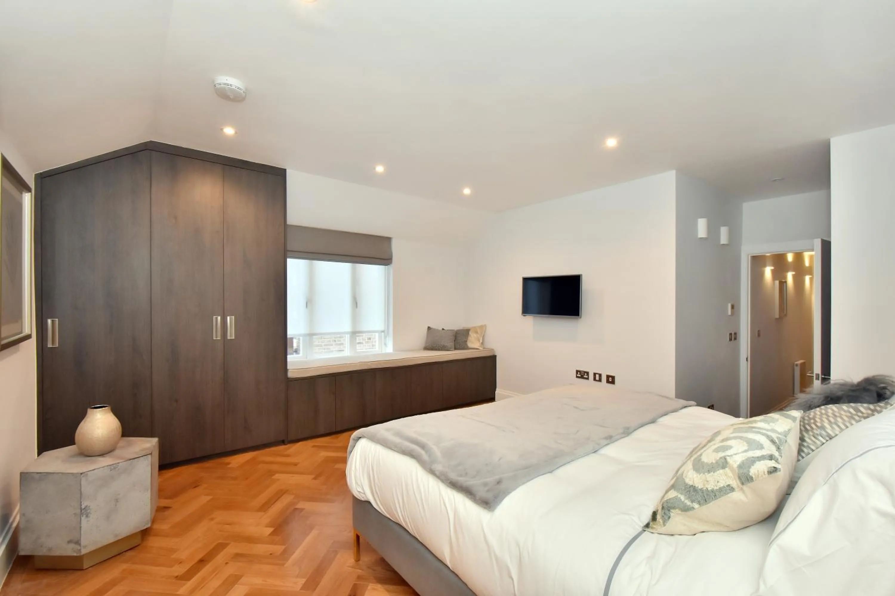 Bedroom, Bed in London Choice Apartments - Mayfair - Piccadilly