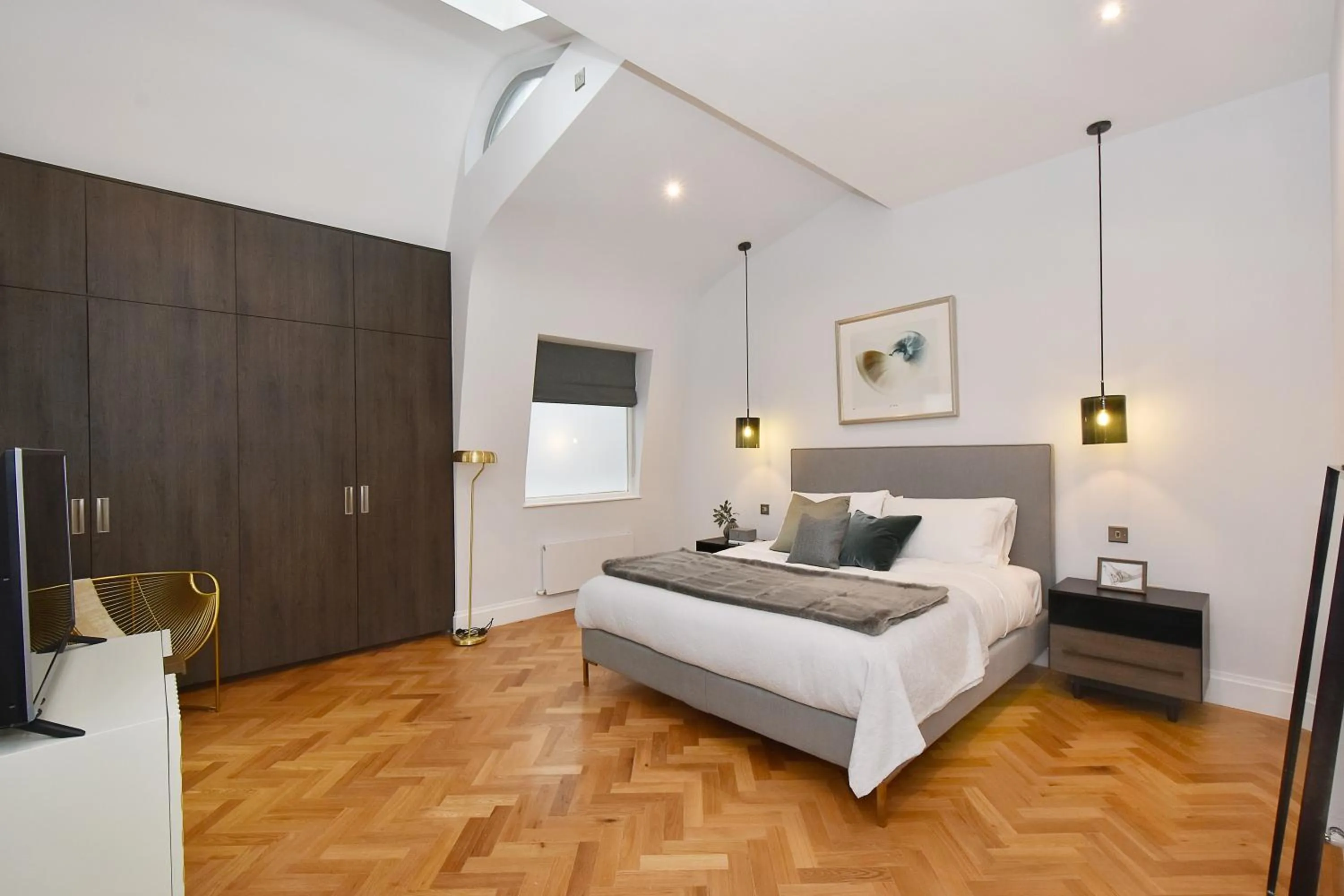 Bedroom, Bed in London Choice Apartments - Mayfair - Piccadilly