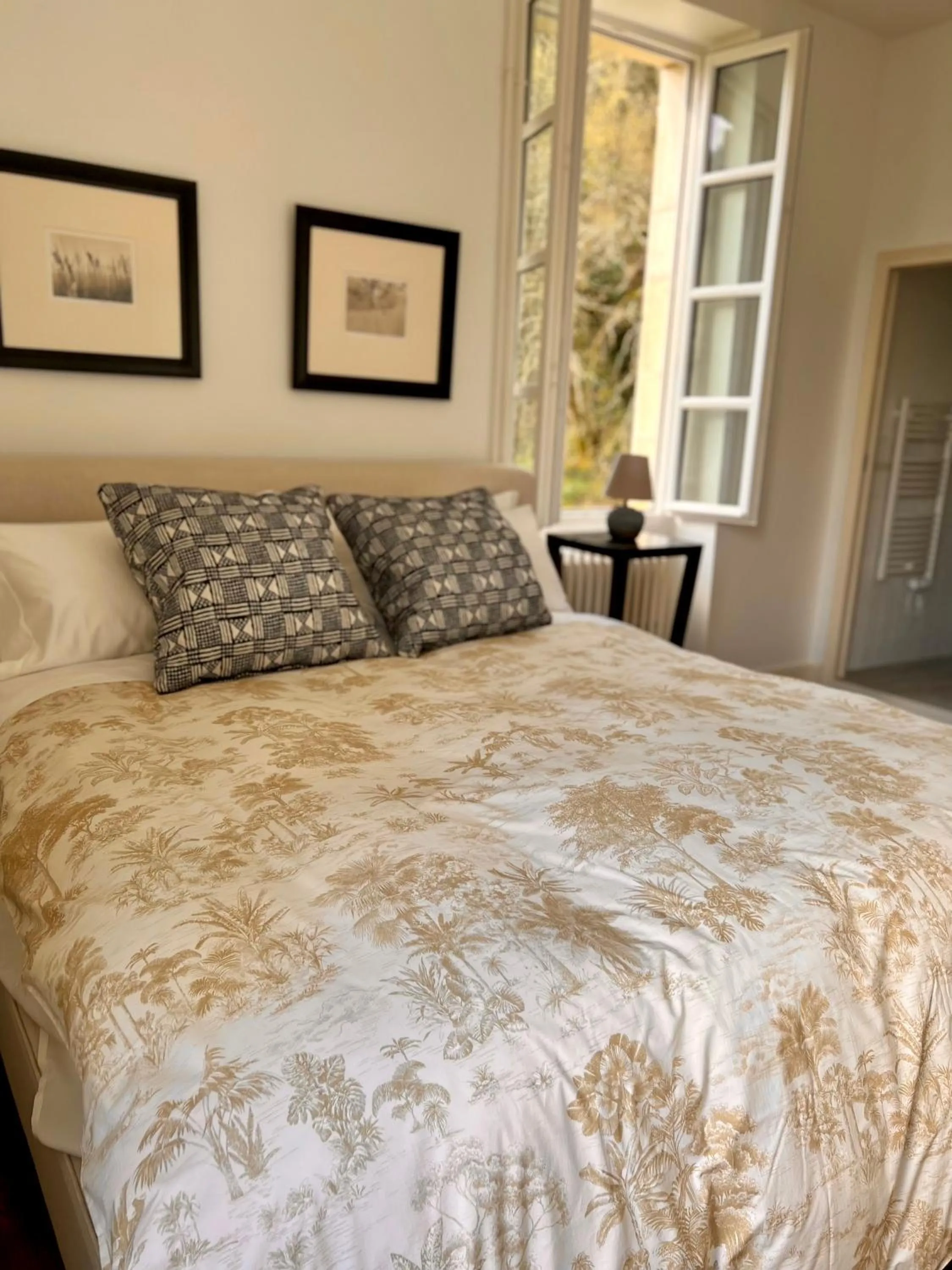 Bedroom, Bed in NOUBAR