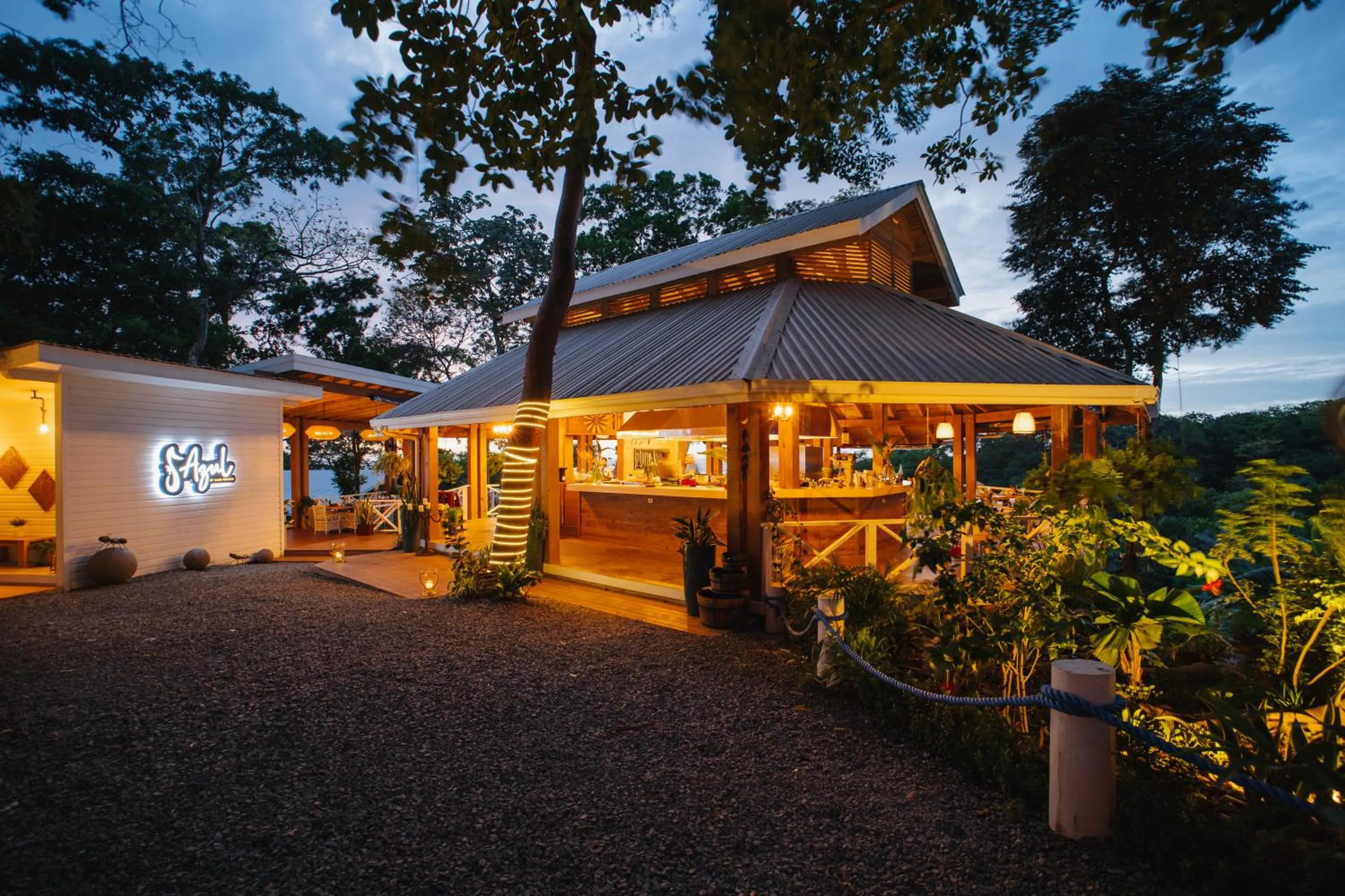 Restaurant/places to eat in Blue Roatan Resort