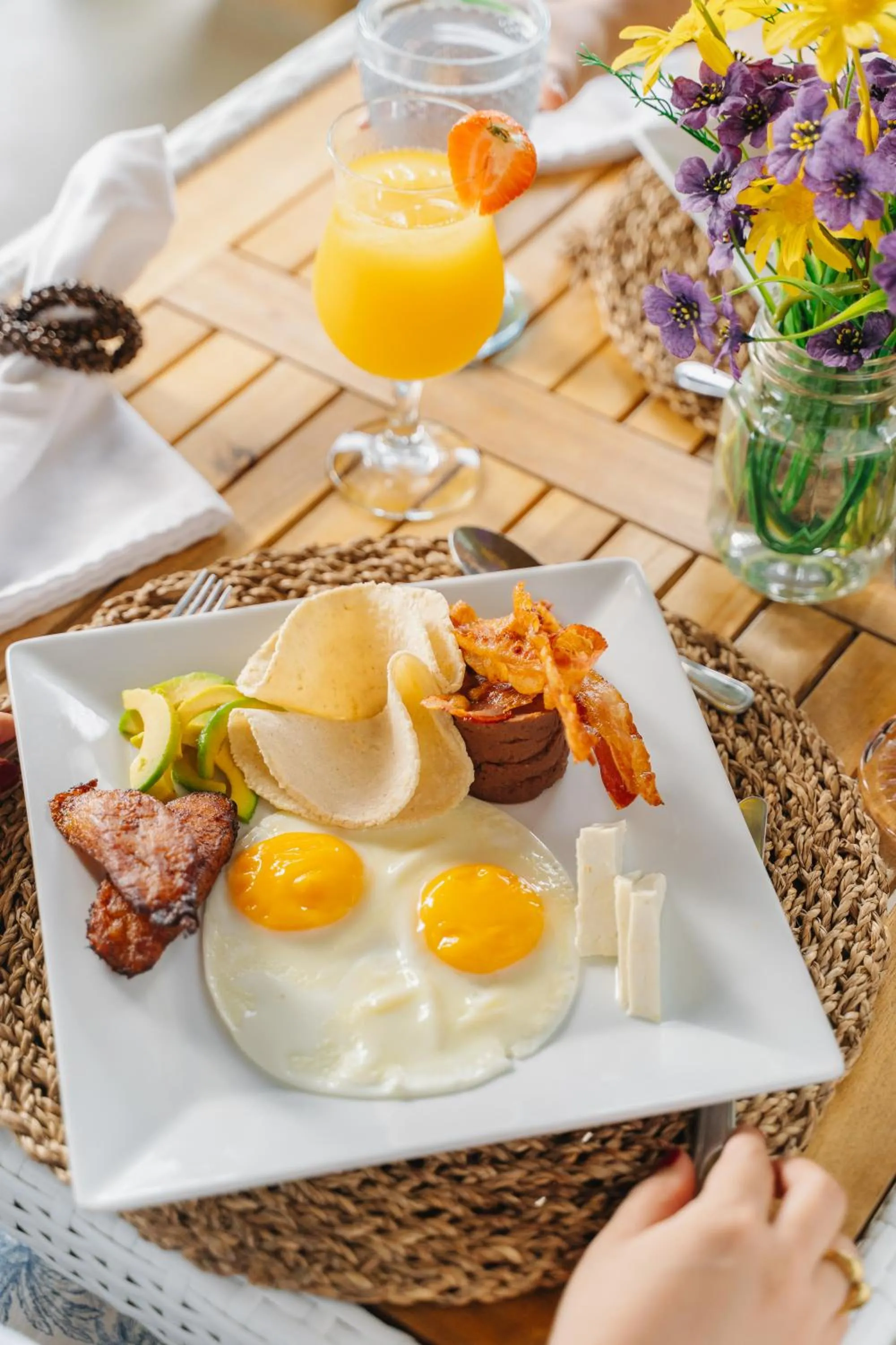 Food and drinks in Blue Roatan Resort