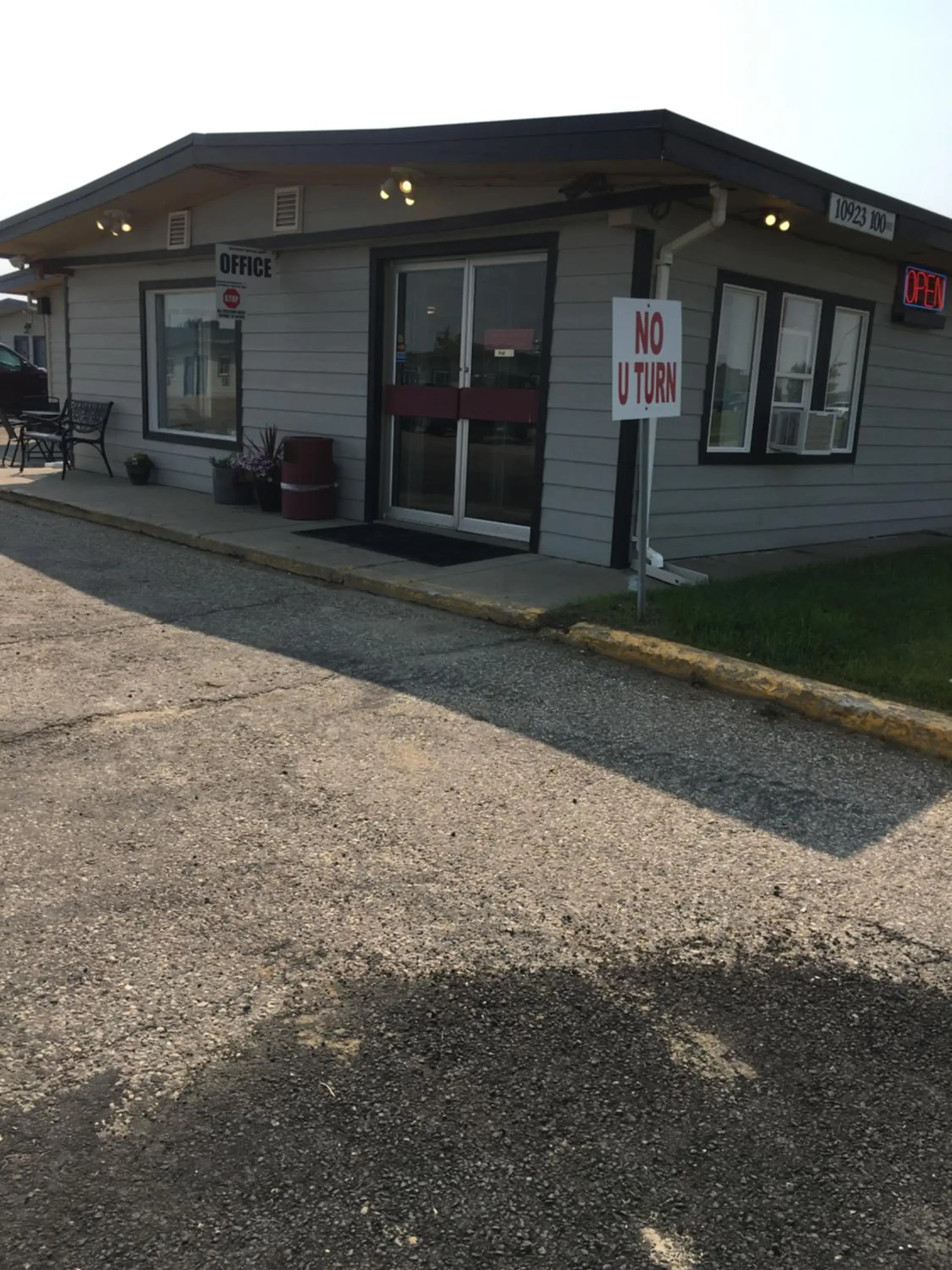 Property building in Howard Johnson by Wyndham Grande Prairie Property building in Howard Johnson by Wyndham Grande Prairie