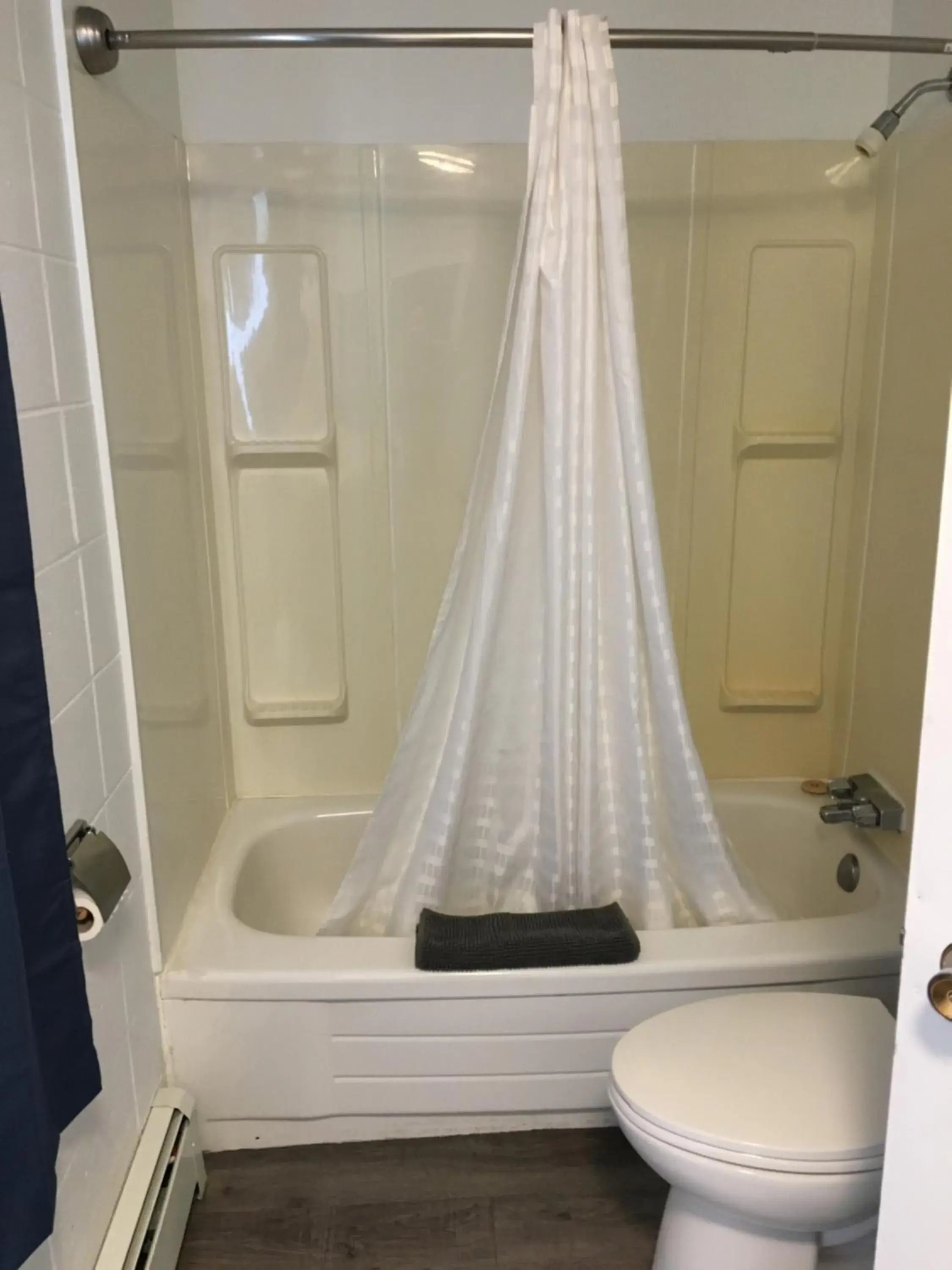 Property building in Howard Johnson by Wyndham Grande Prairie Property building in Howard Johnson by Wyndham Grande Prairie