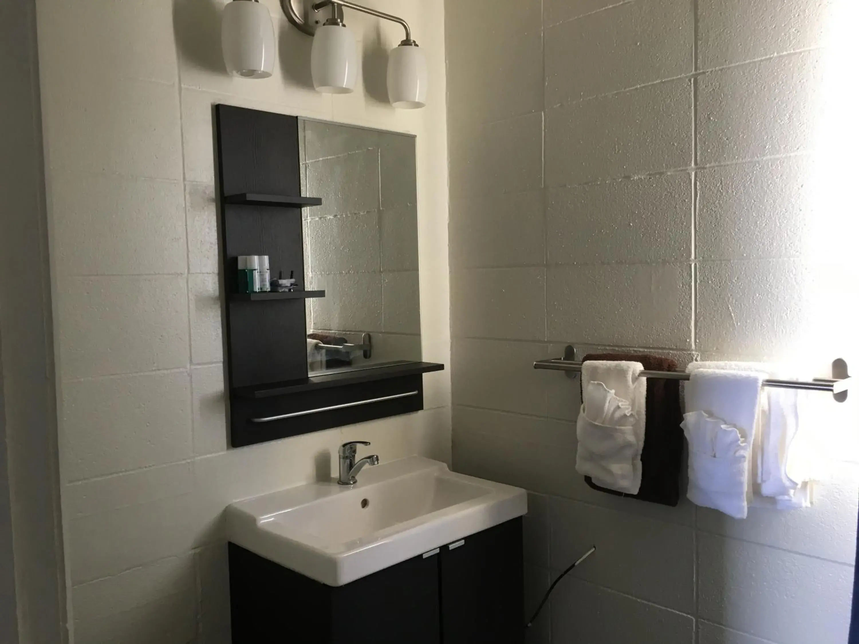 Property building in Howard Johnson by Wyndham Grande Prairie Property building in Howard Johnson by Wyndham Grande Prairie