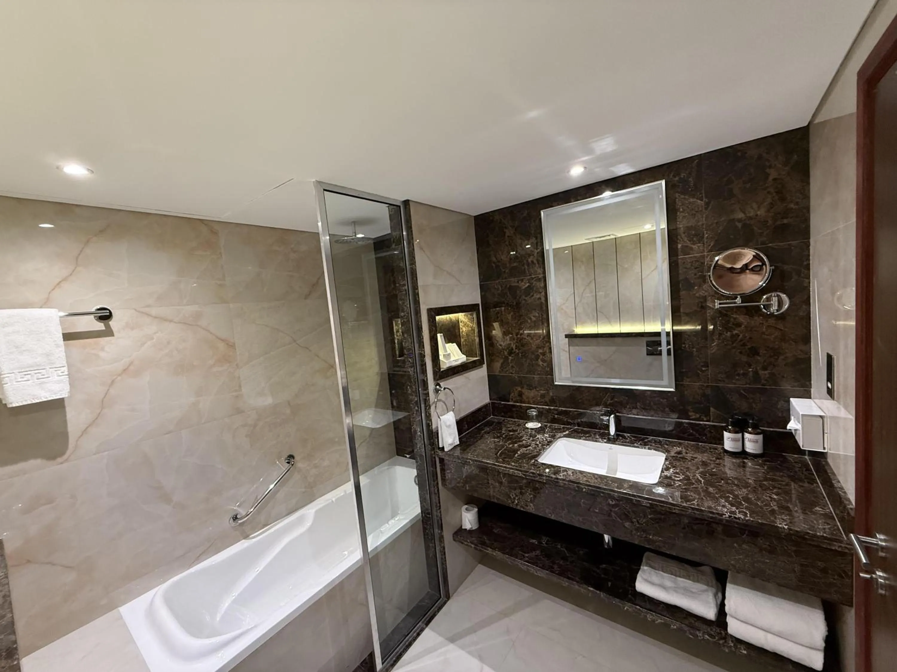 Dubai Grand Hotel by Fortune, Dubai Airport