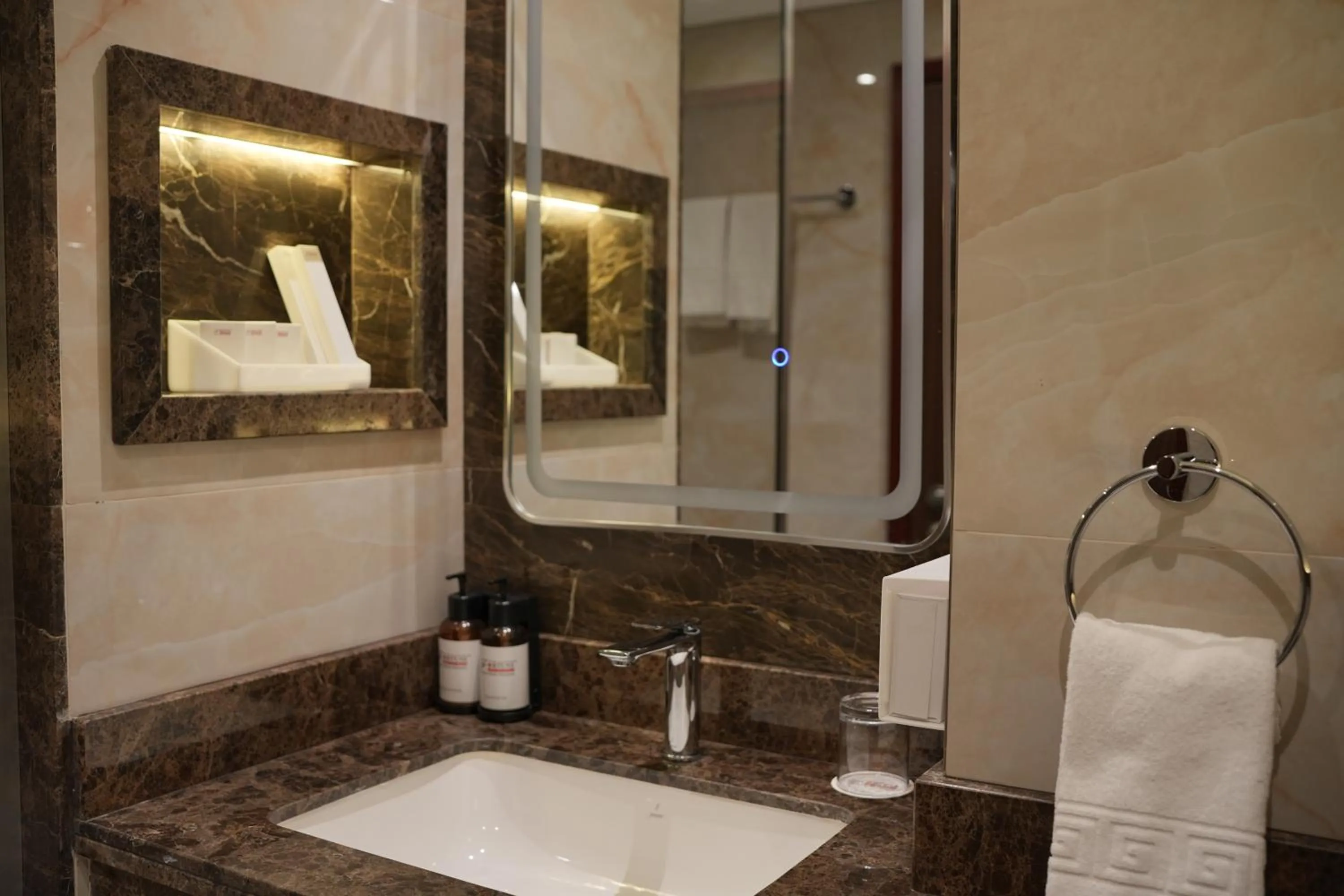 Dubai Grand Hotel by Fortune, Dubai Airport