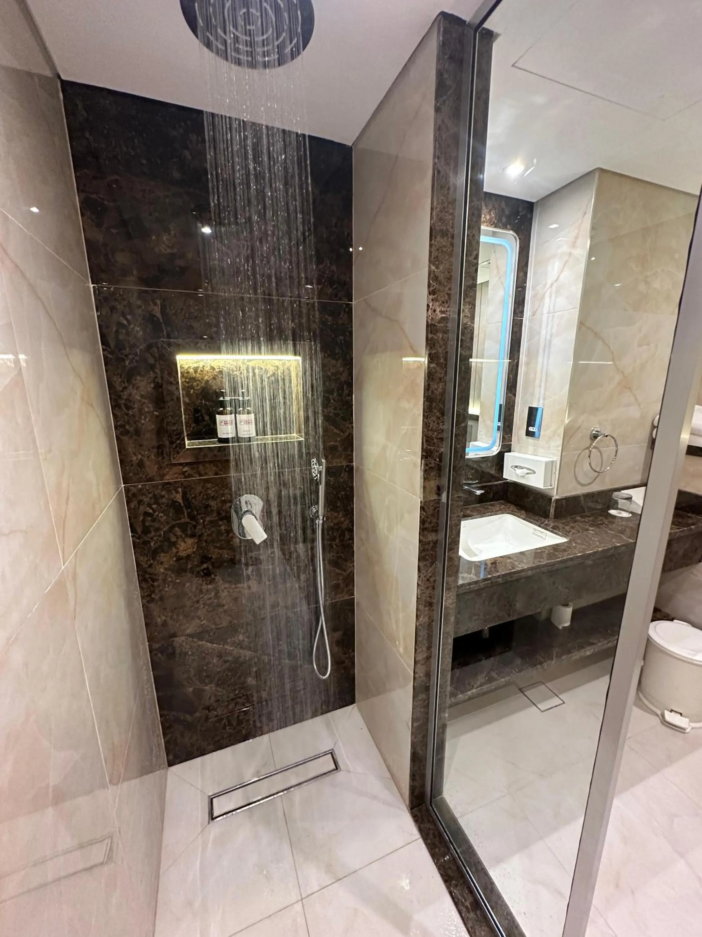 Shower in Dubai Grand Hotel by Fortune, Dubai Airport