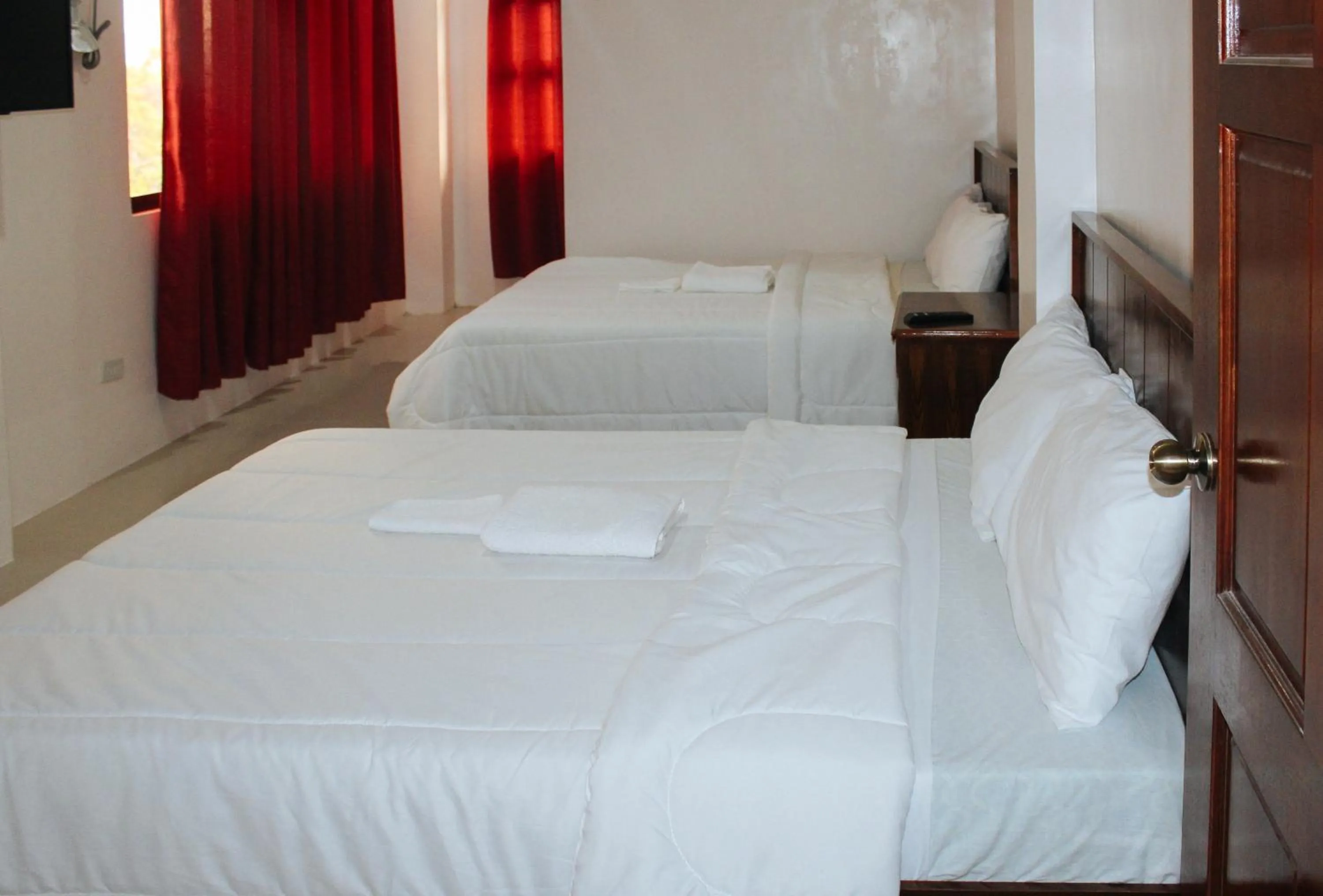 Bed in RedDoorz @ LS Suites Poblacion Culasi Antique