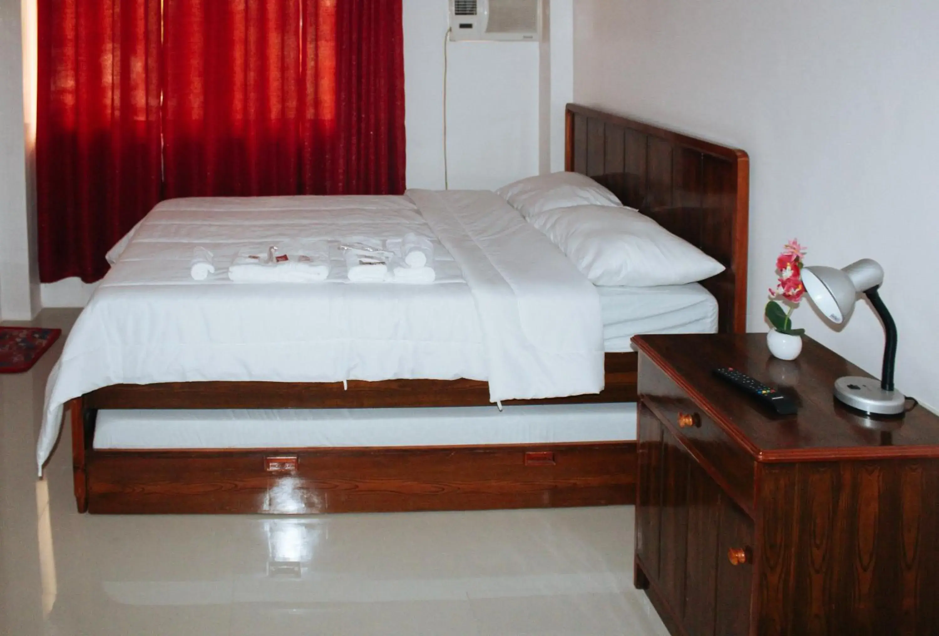 Bed in RedDoorz @ LS Suites Poblacion Culasi Antique Bed in RedDoorz @ LS Suites Poblacion Culasi Antique