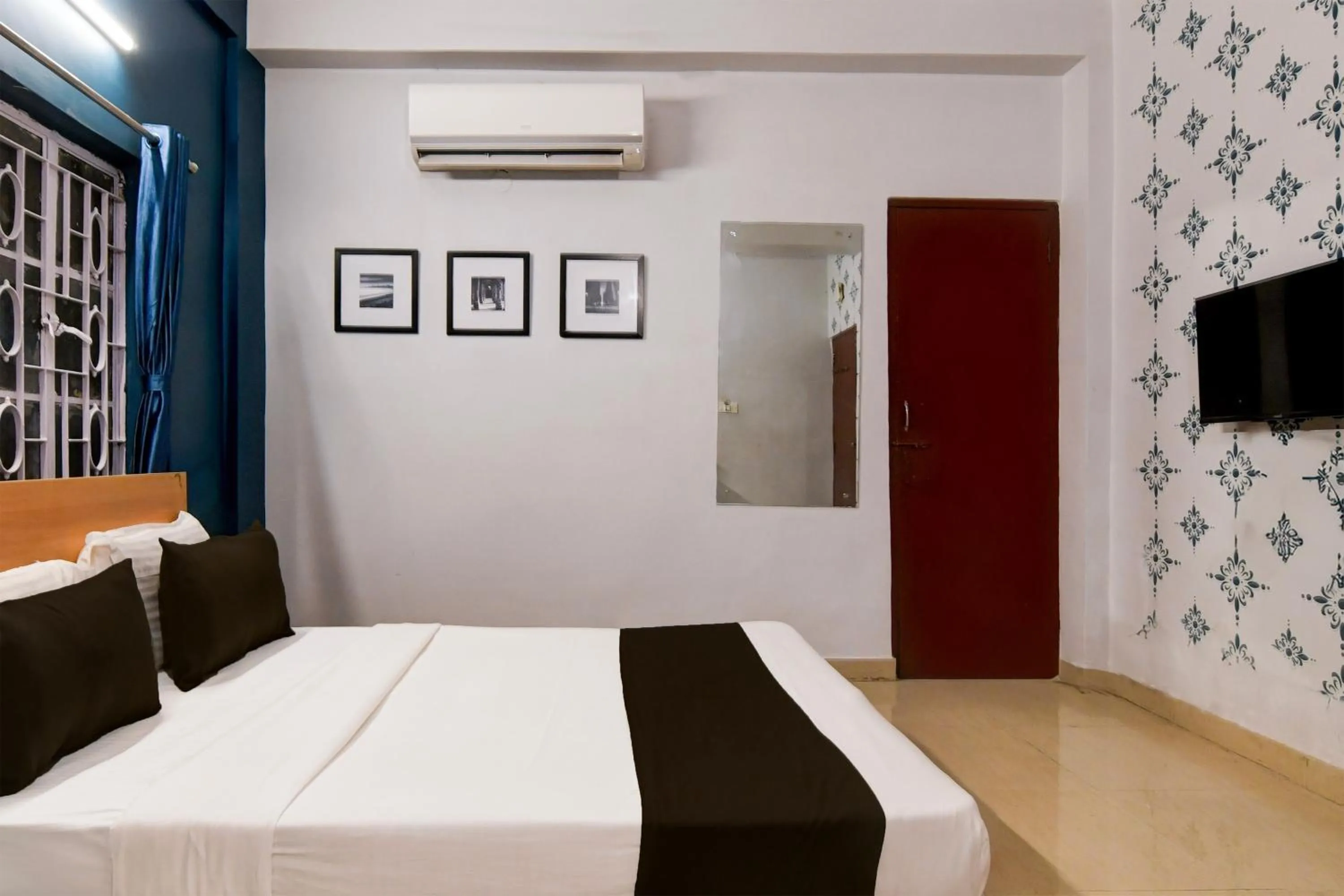 Bedroom, Bed in Super Hotel O Picnic Garden formerly Amaris Stay