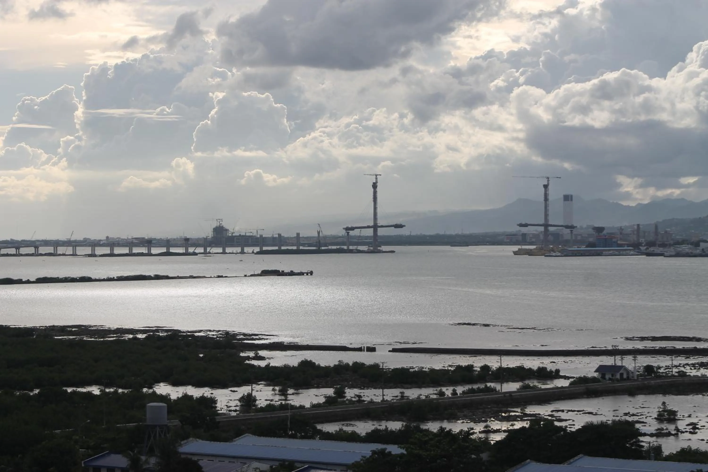 Sea view in Quayside Condo near Airport