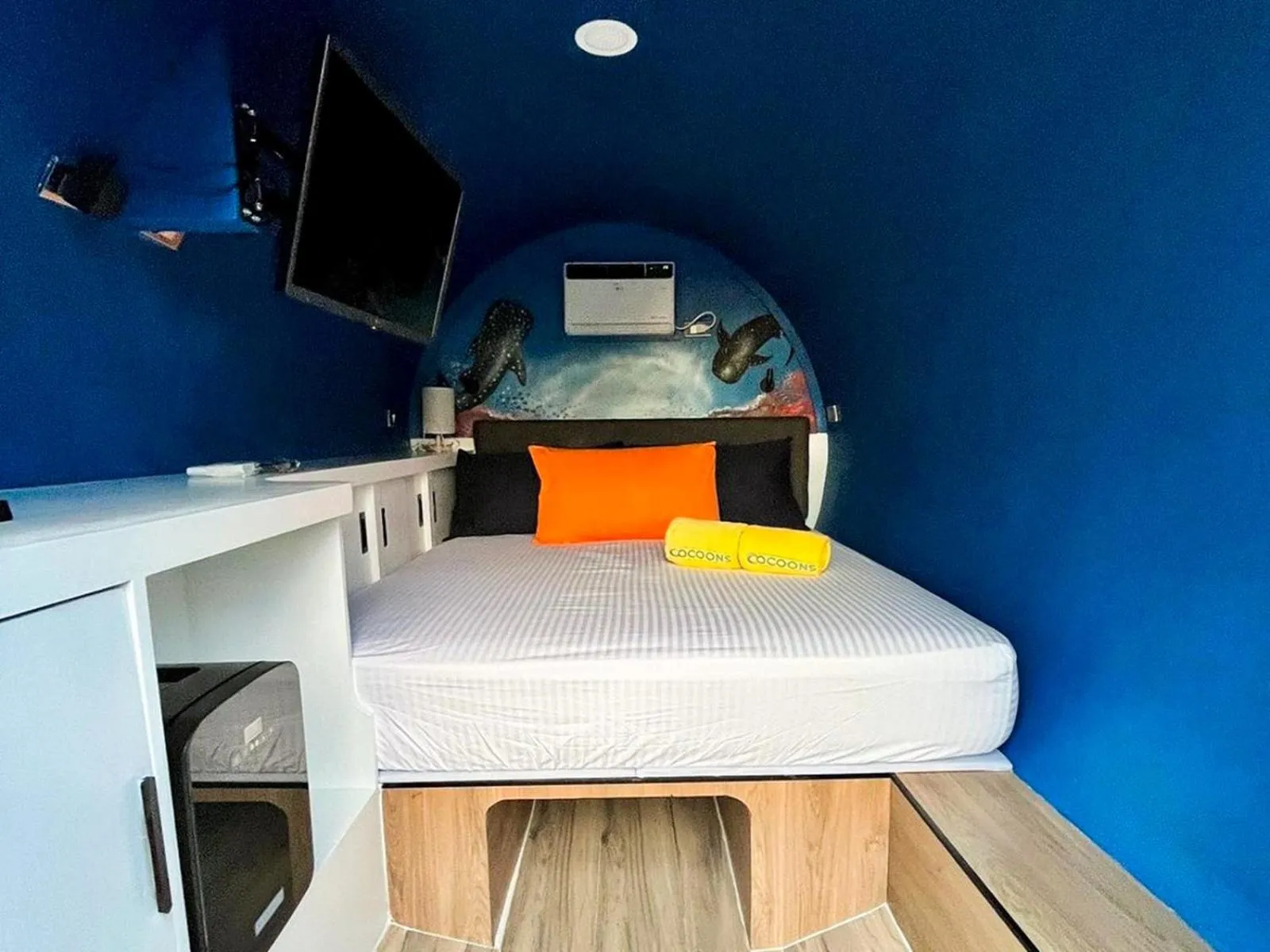 Bedroom, Bed in Cocoons Club Laiya