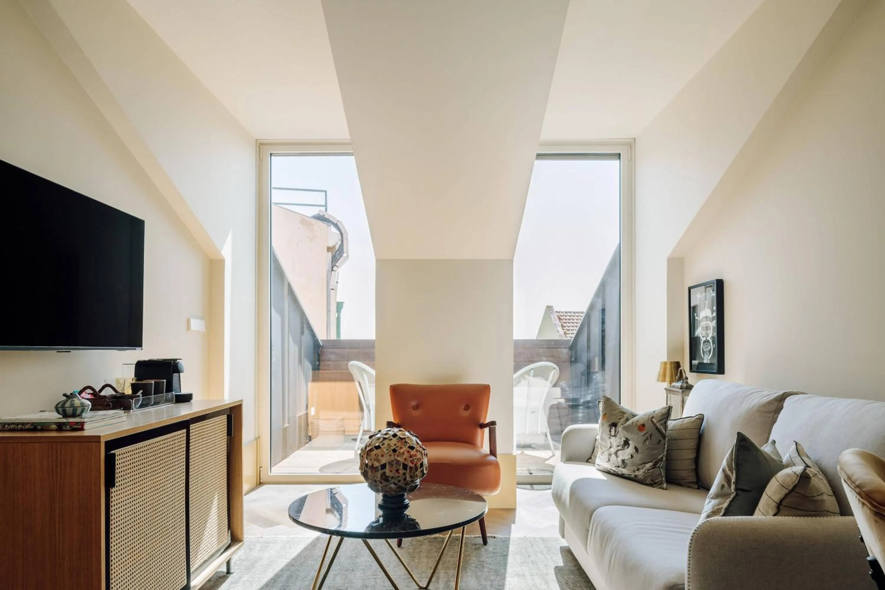 Photo of the whole room in The Ivens, Autograph Collection