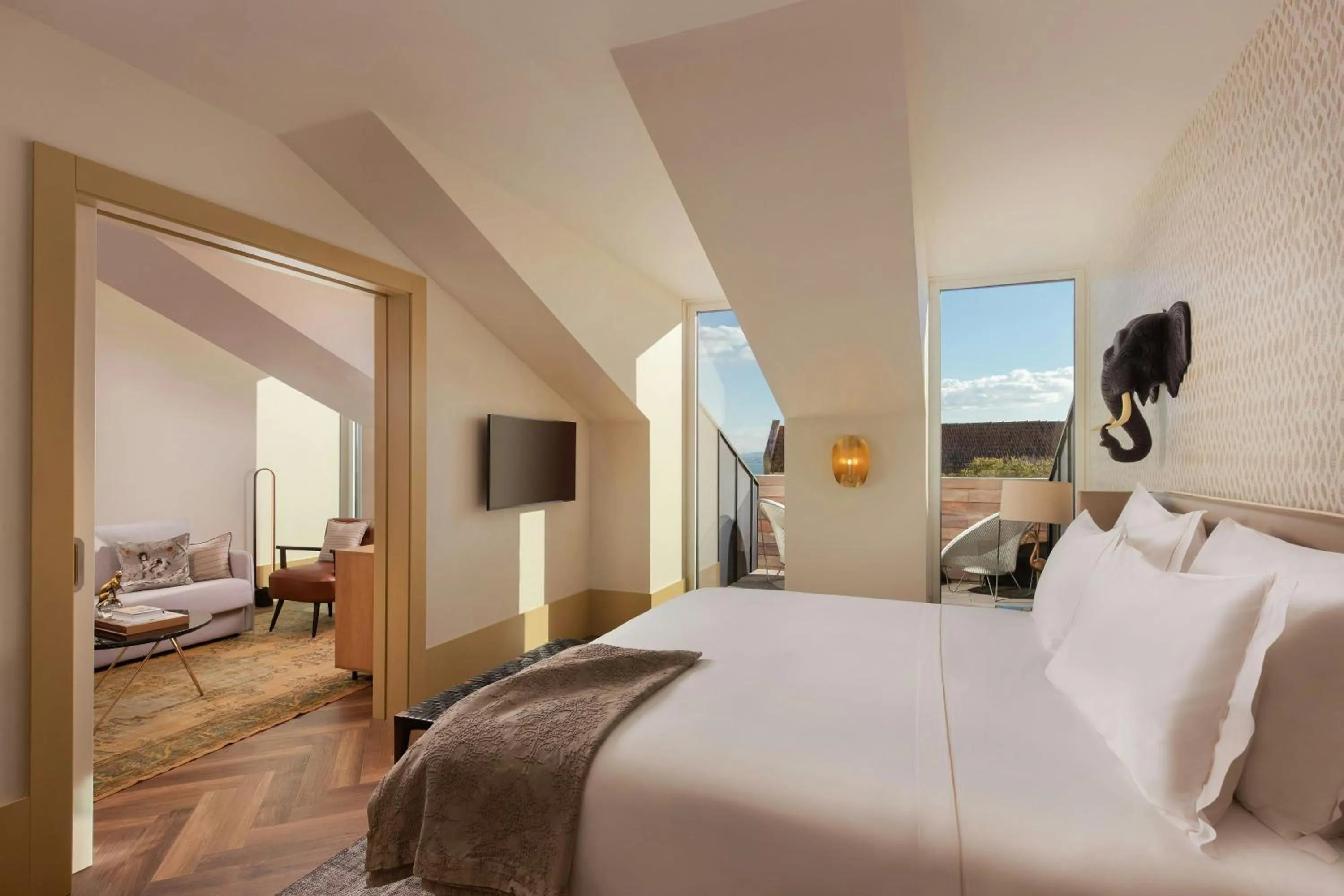 Photo of the whole room, Bed in The Ivens, Autograph Collection