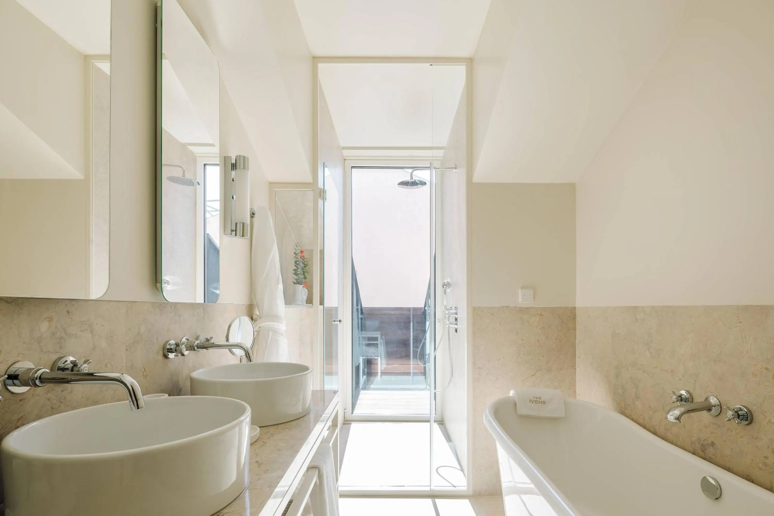 Bathroom in The Ivens, Autograph Collection