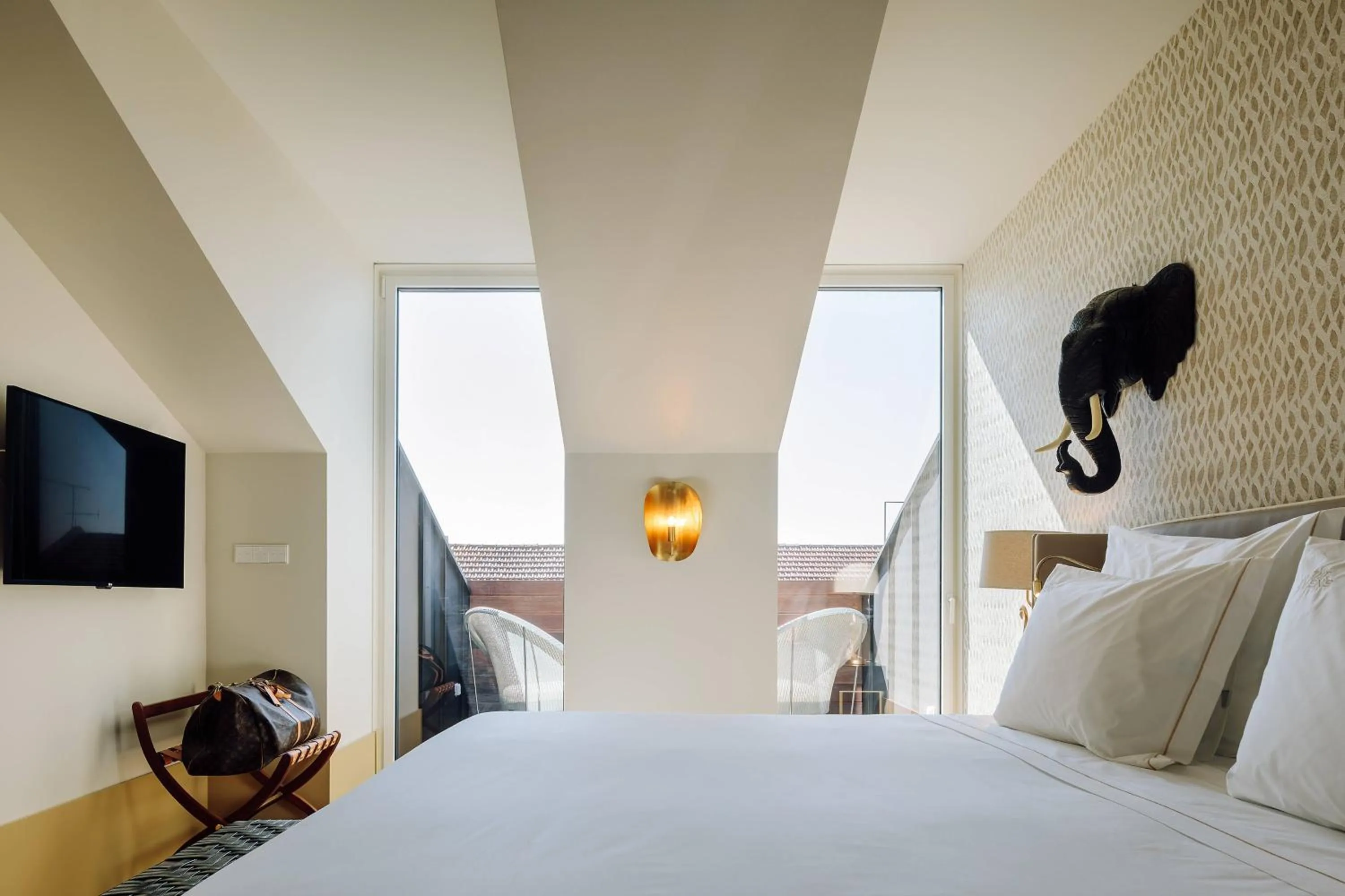 Photo of the whole room, Bed in The Ivens, Autograph Collection