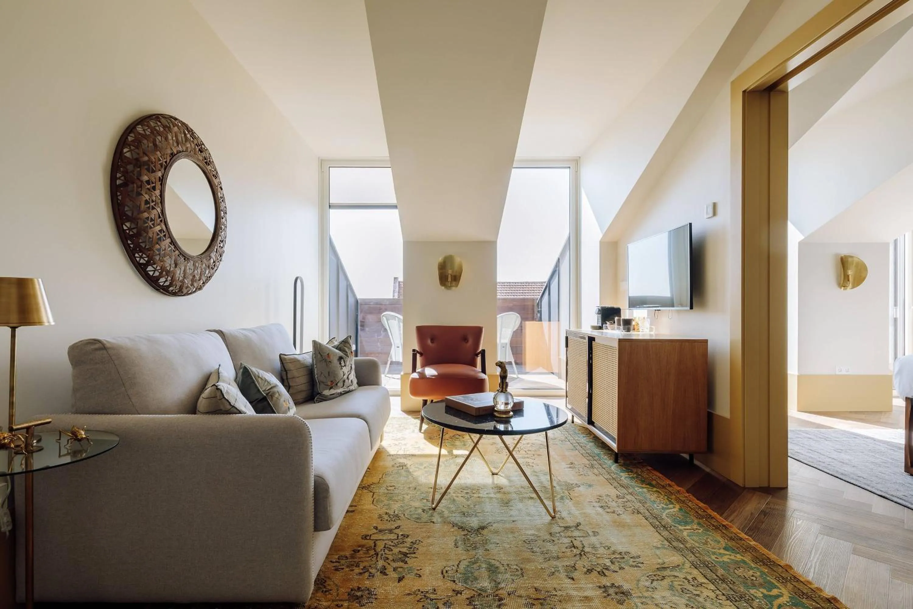 Photo of the whole room, Bed in The Ivens, Autograph Collection