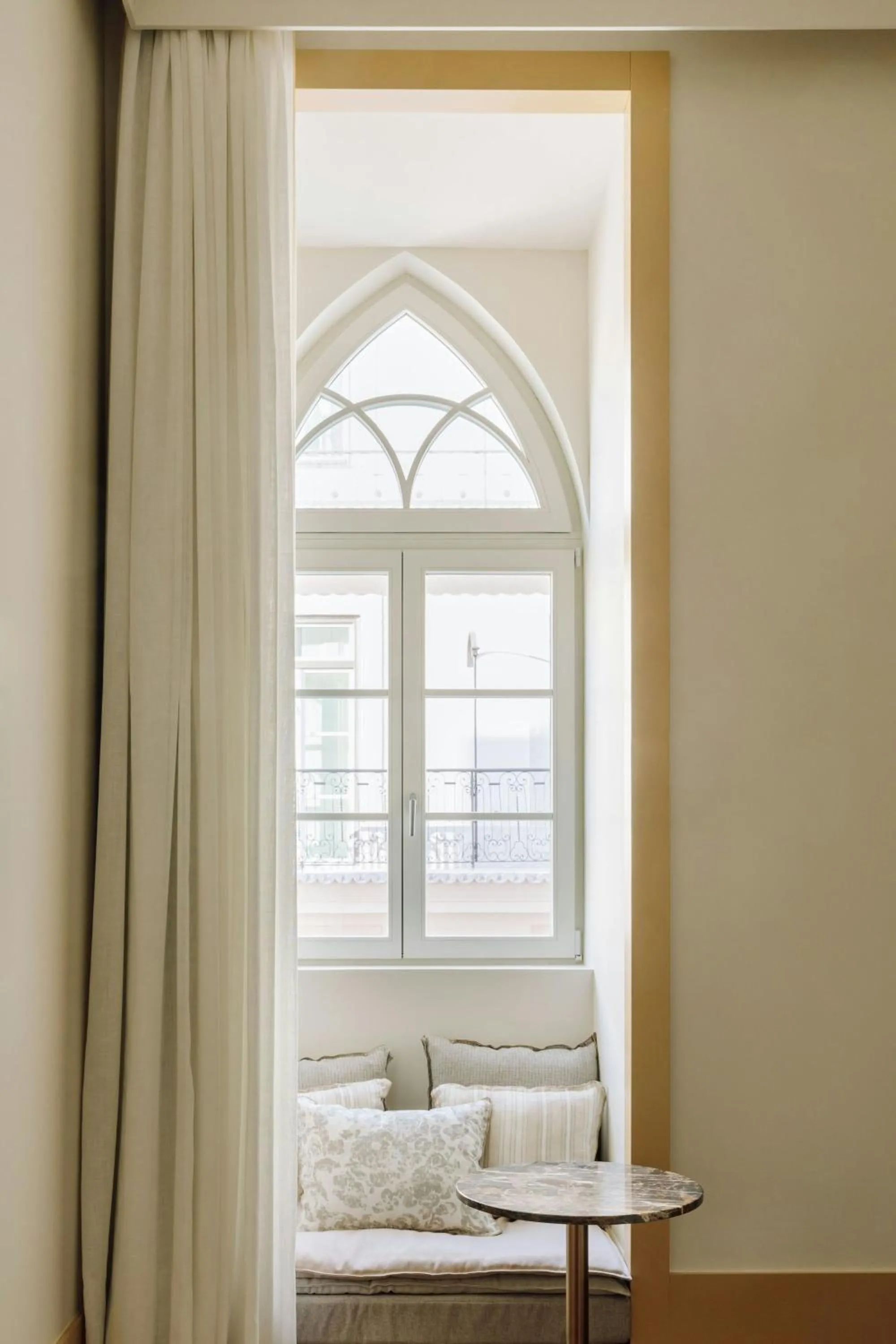 Photo of the whole room, Bed in The Ivens, Autograph Collection