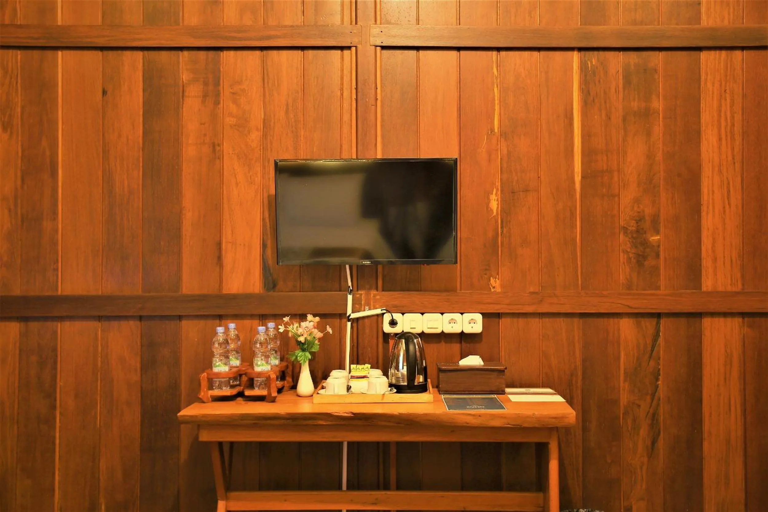 TV and multimedia in Kasuari Exotic Resort Magelang