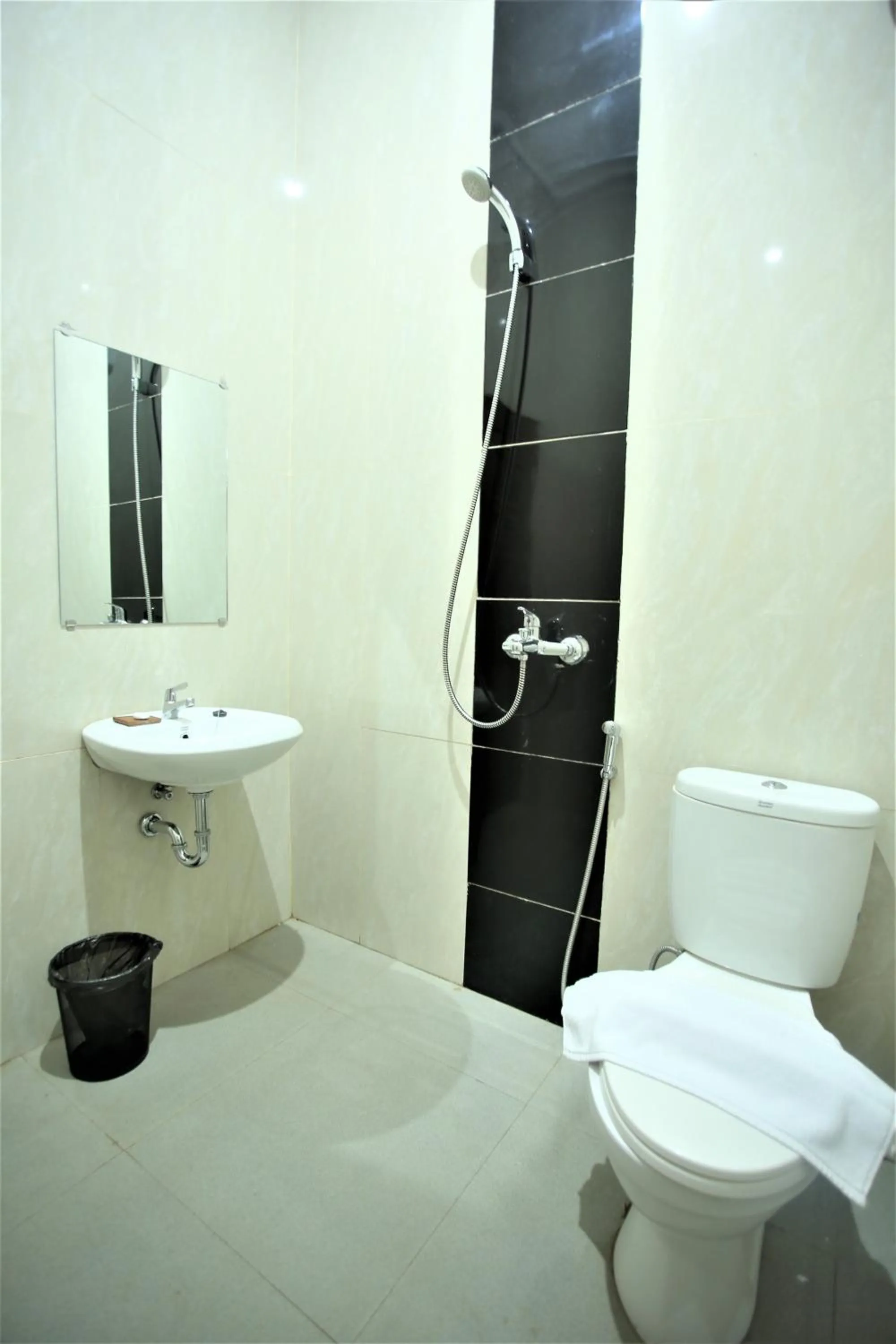 Shower in Kasuari Exotic Resort Magelang