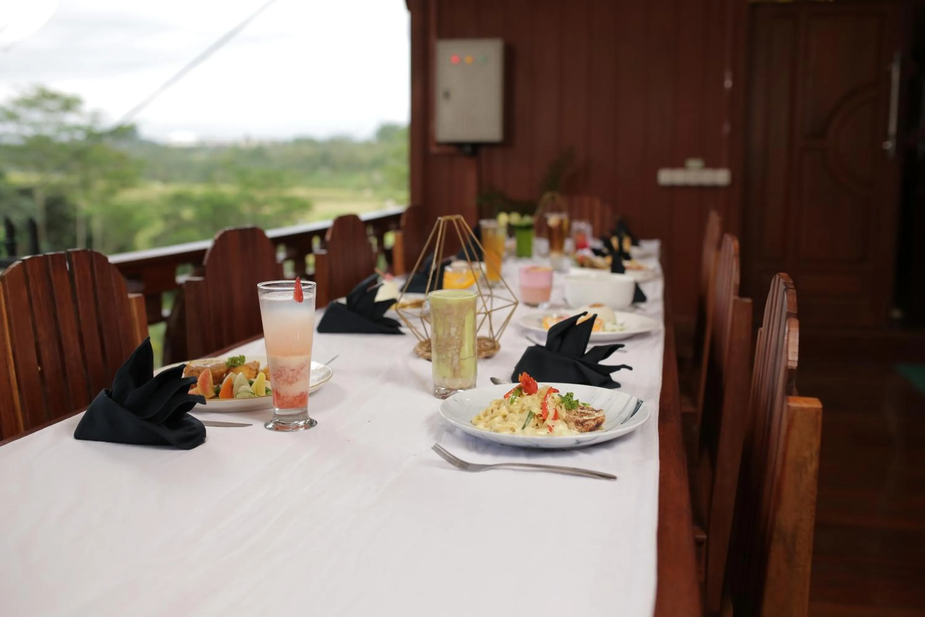 Restaurant/places to eat in Kasuari Exotic Resort Magelang