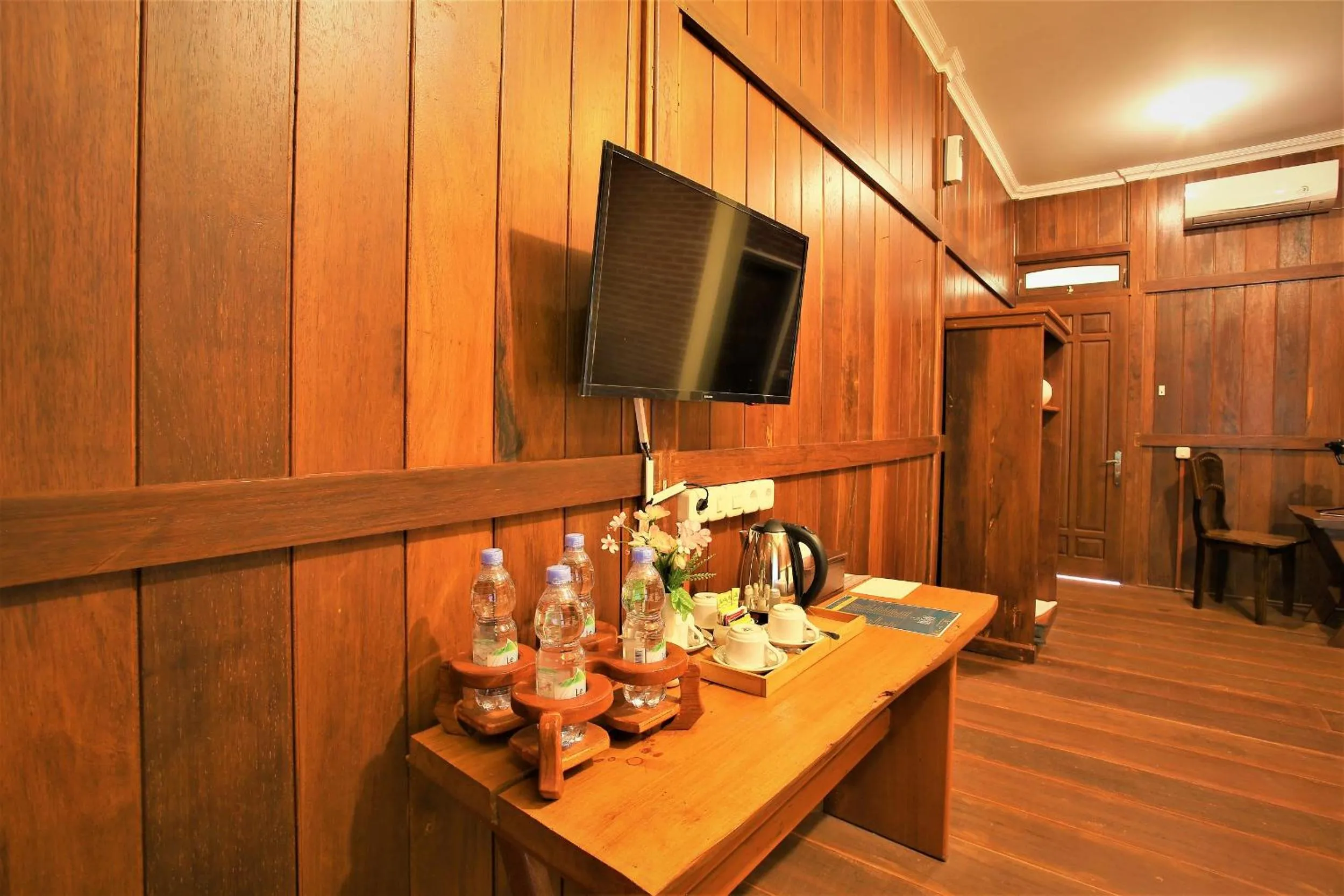 TV and multimedia in Kasuari Exotic Resort Magelang