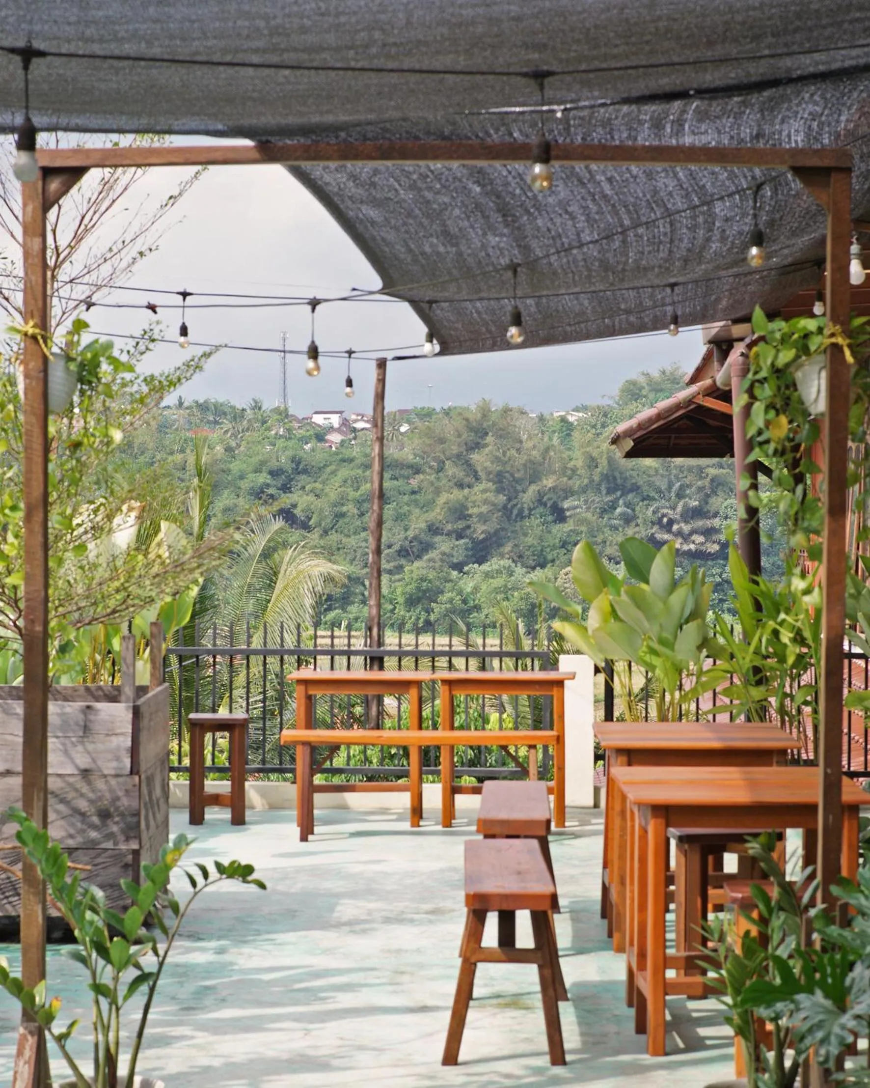 Restaurant/places to eat in Kasuari Exotic Resort Magelang