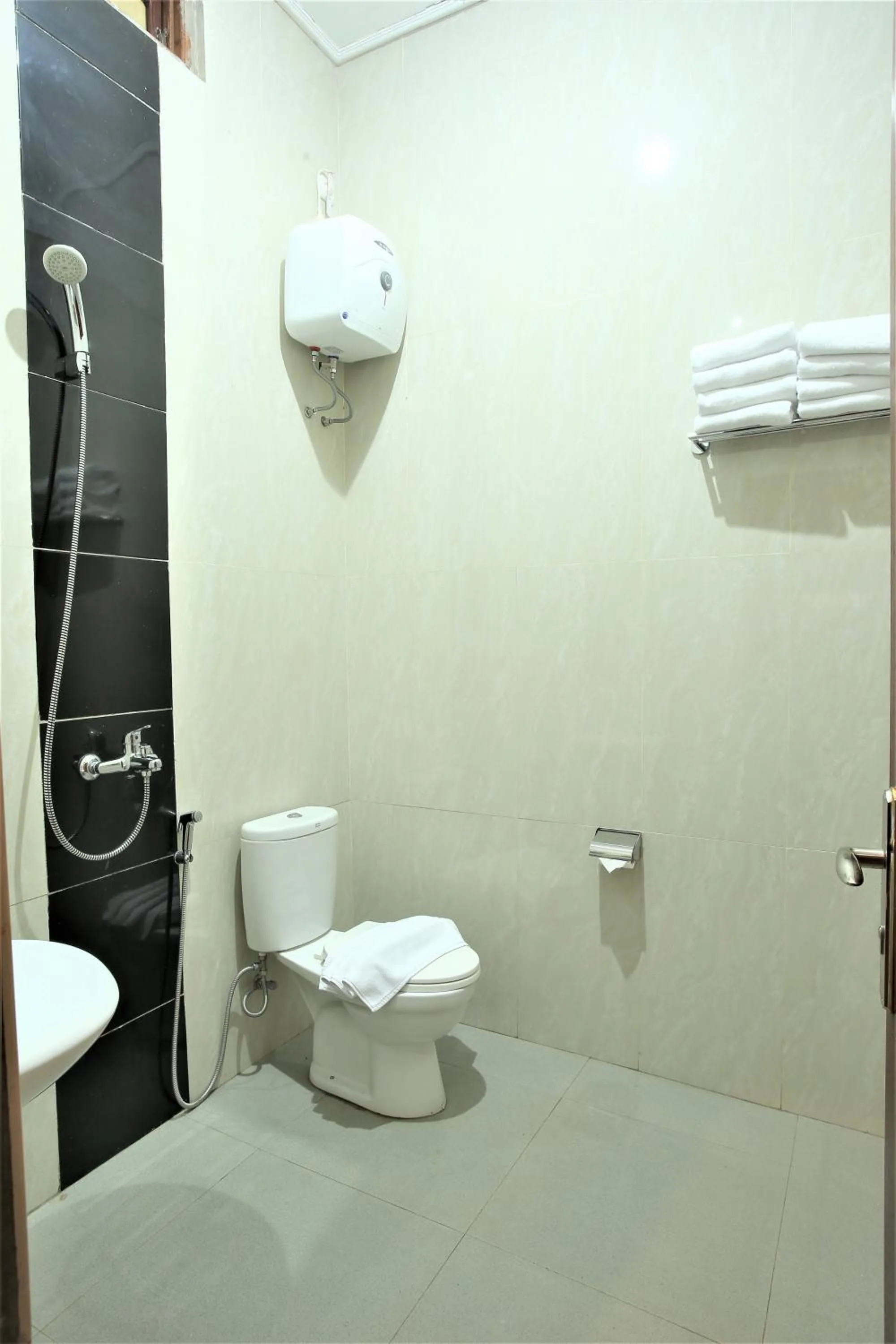 Shower in Kasuari Exotic Resort Magelang