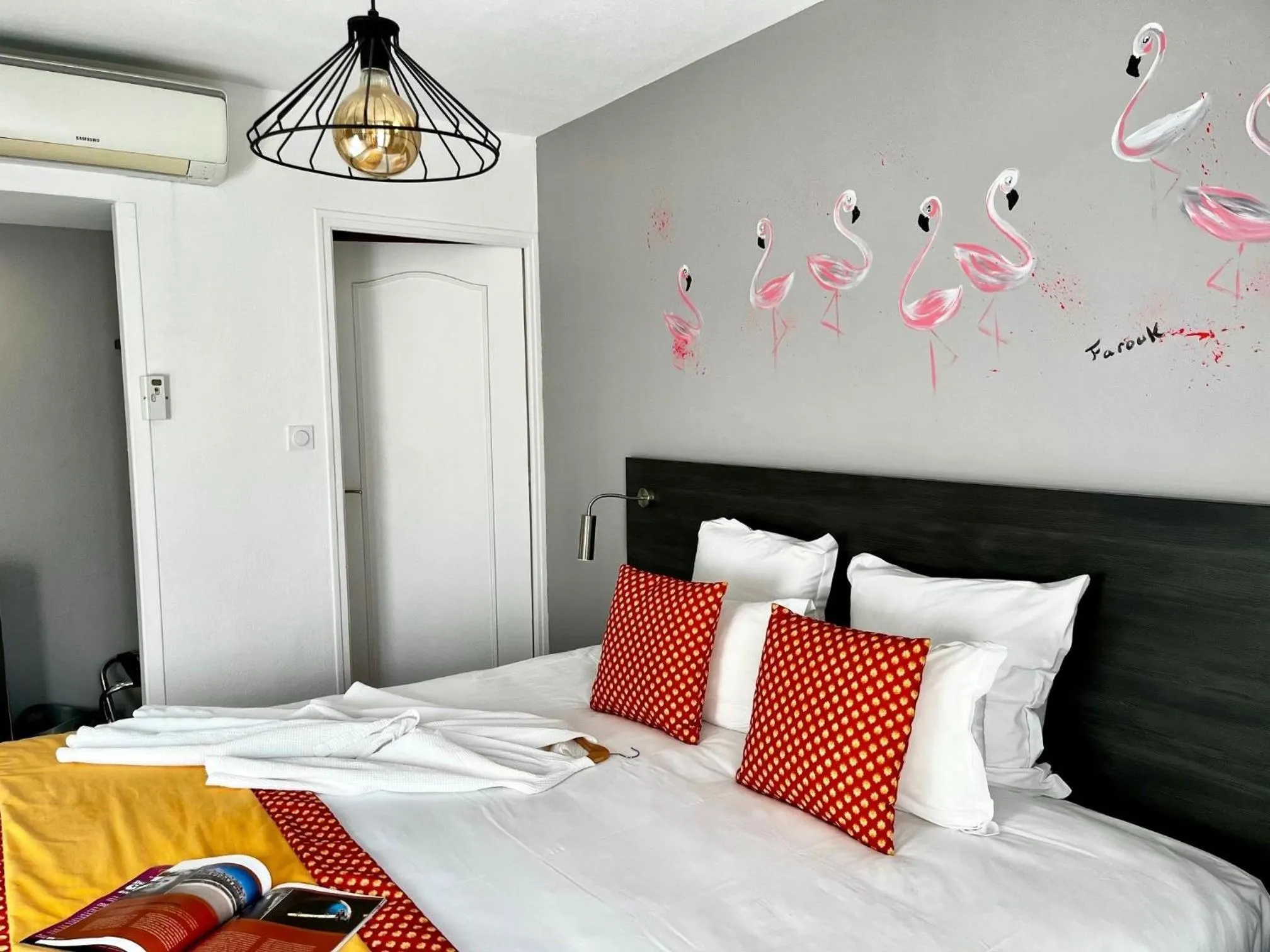 Bed in Hotel Saint Louis - Au Coeur des Remparts