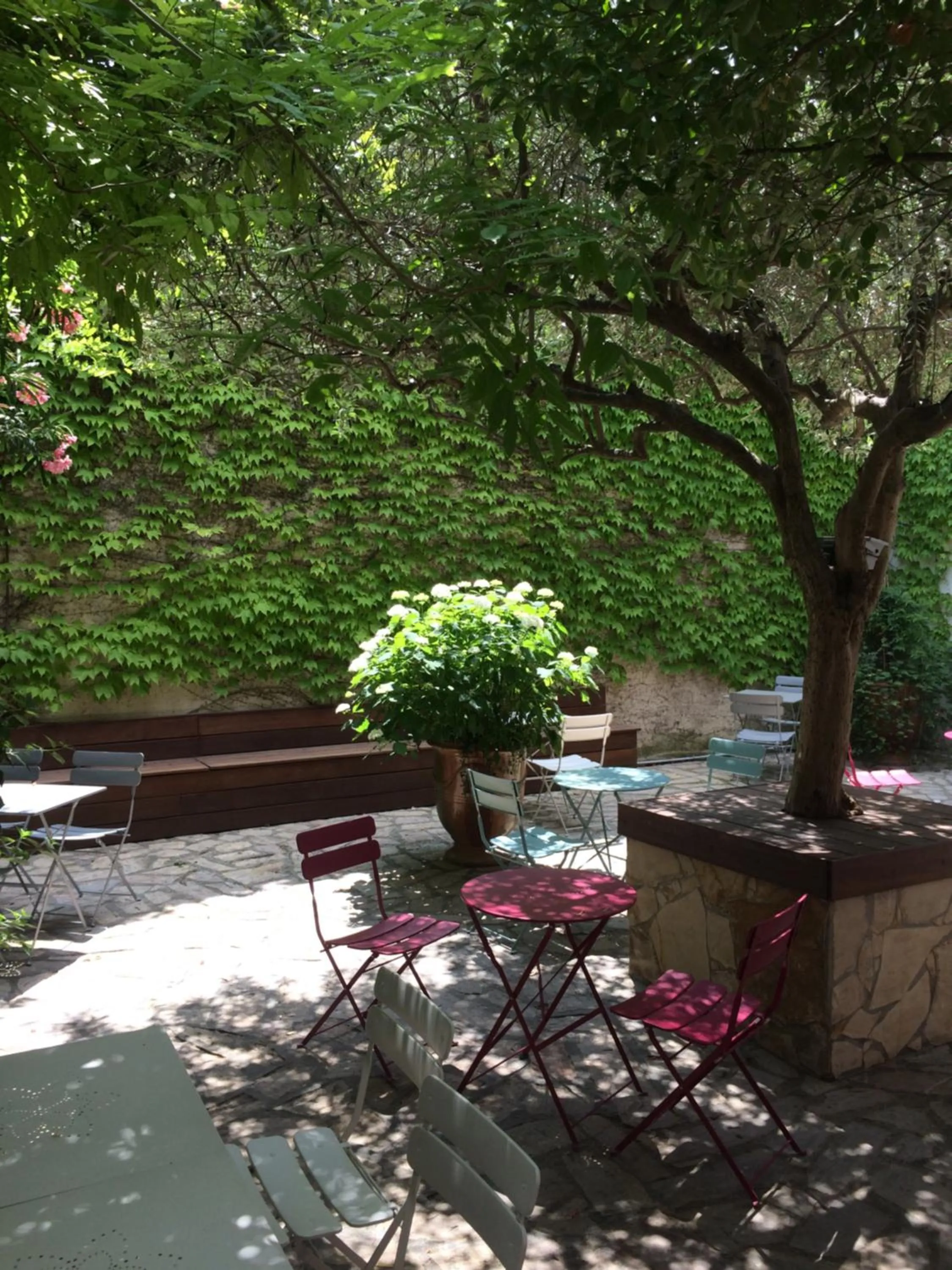 Patio in Hotel Saint Louis - Au Coeur des Remparts