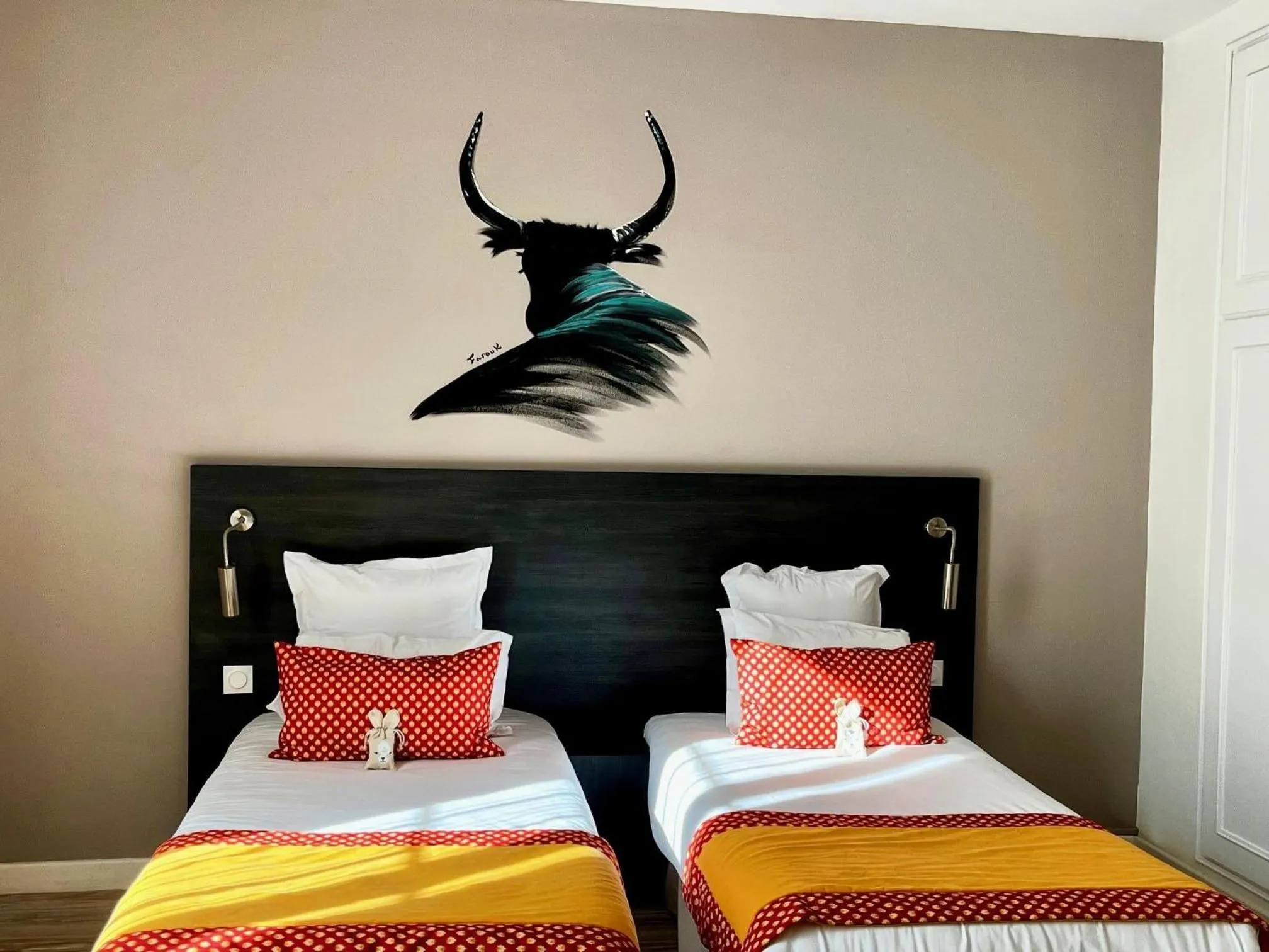 Photo of the whole room, Bed in Hotel Saint Louis - Au Coeur des Remparts