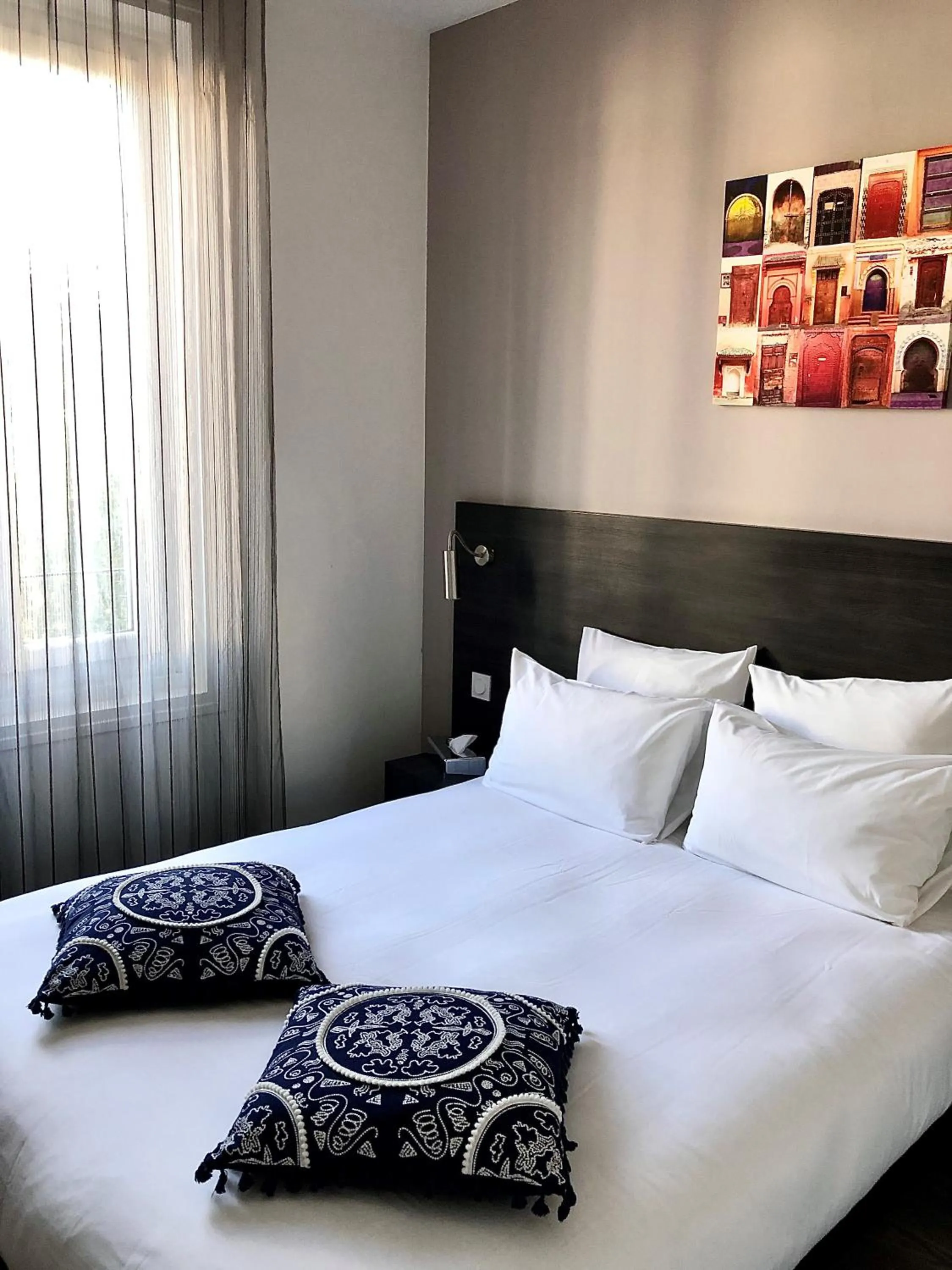 Garden view, Bed in Hotel Saint Louis - Au Coeur des Remparts