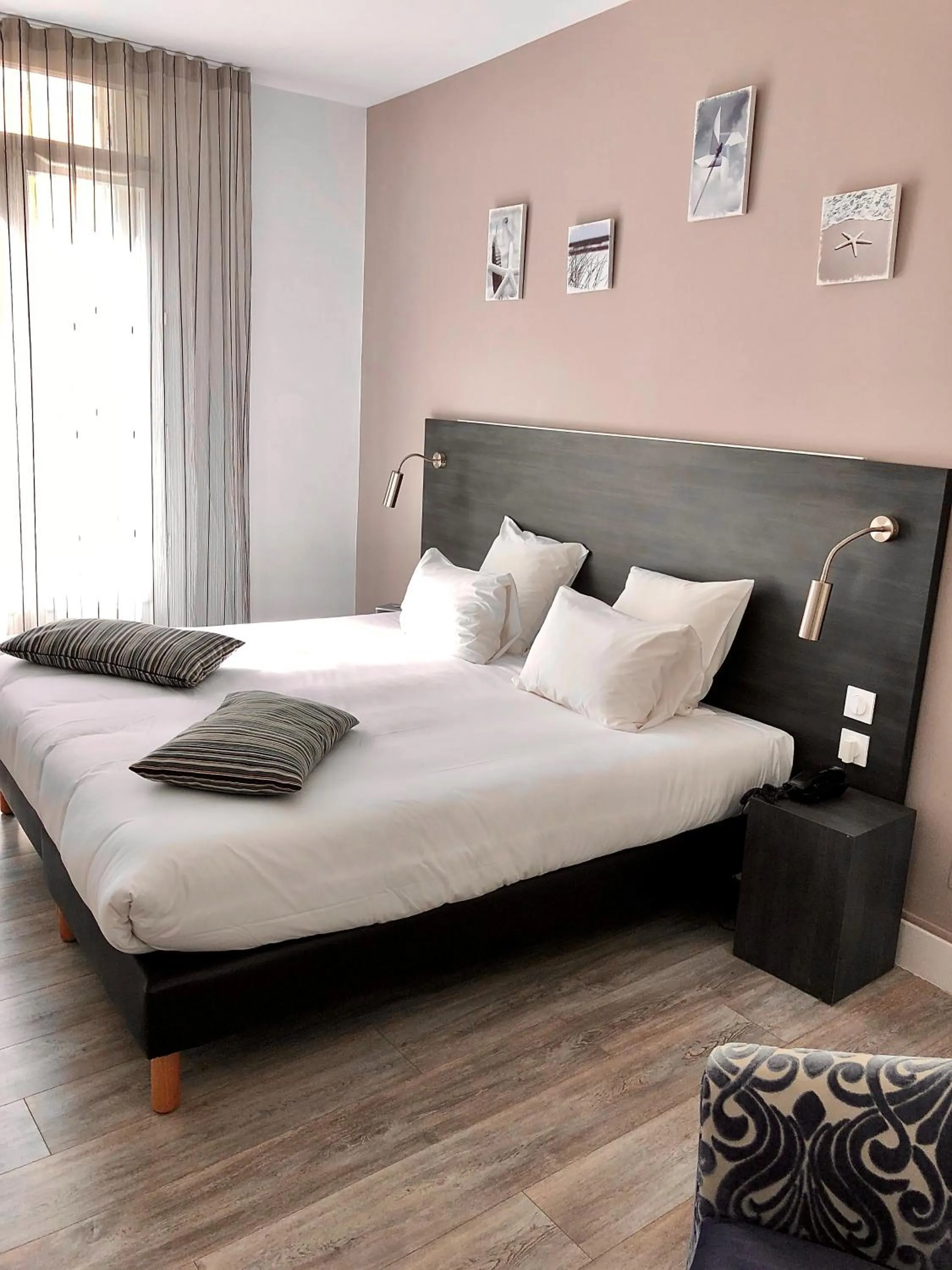 Bedroom, Bed in Hotel Saint Louis - Au Coeur des Remparts