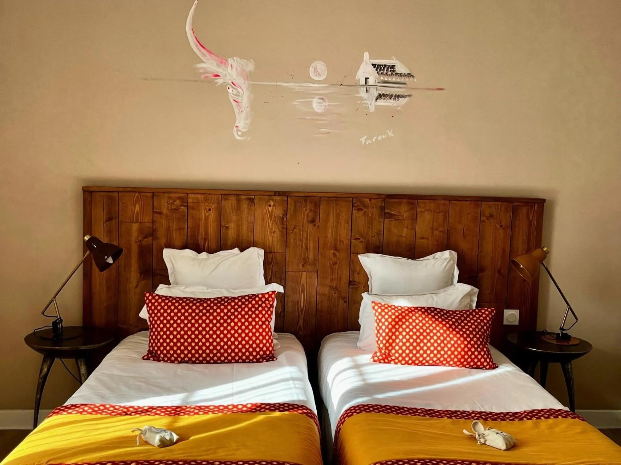 Bed in Hotel Saint Louis - Au Coeur des Remparts