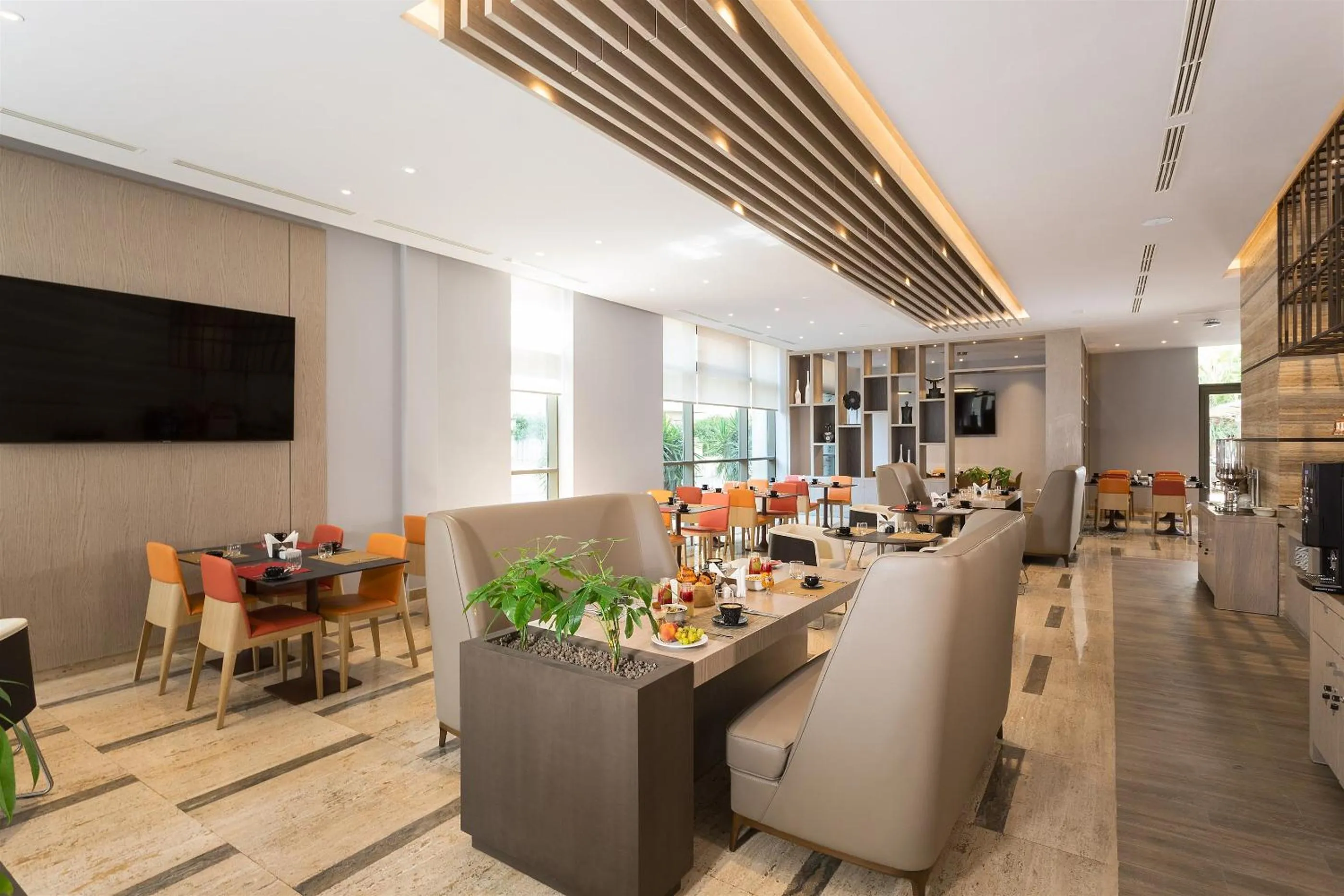 Restaurant/places to eat in Novotel Tunis Lac