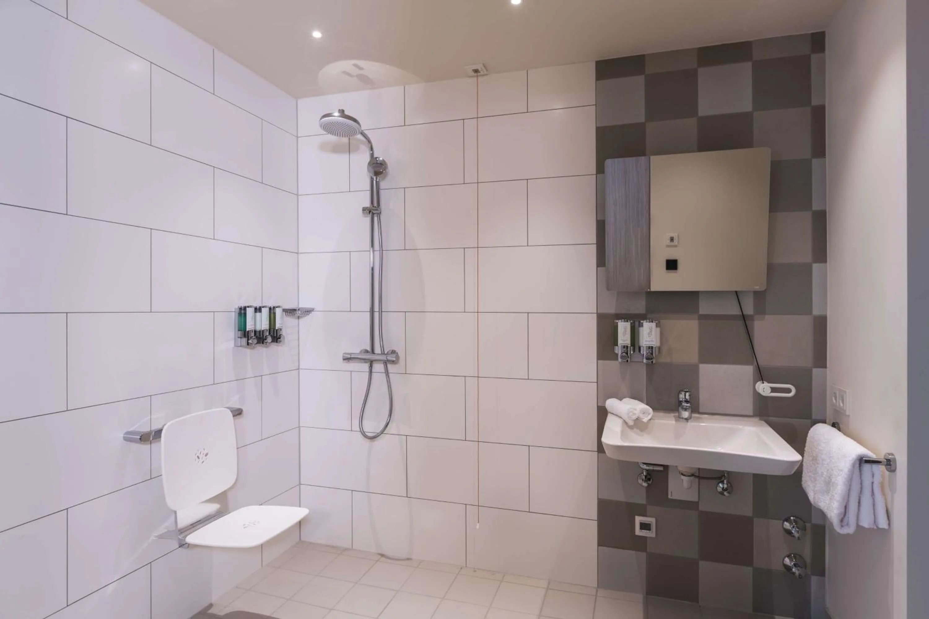 Bathroom in Hampton by Hilton Konstanz