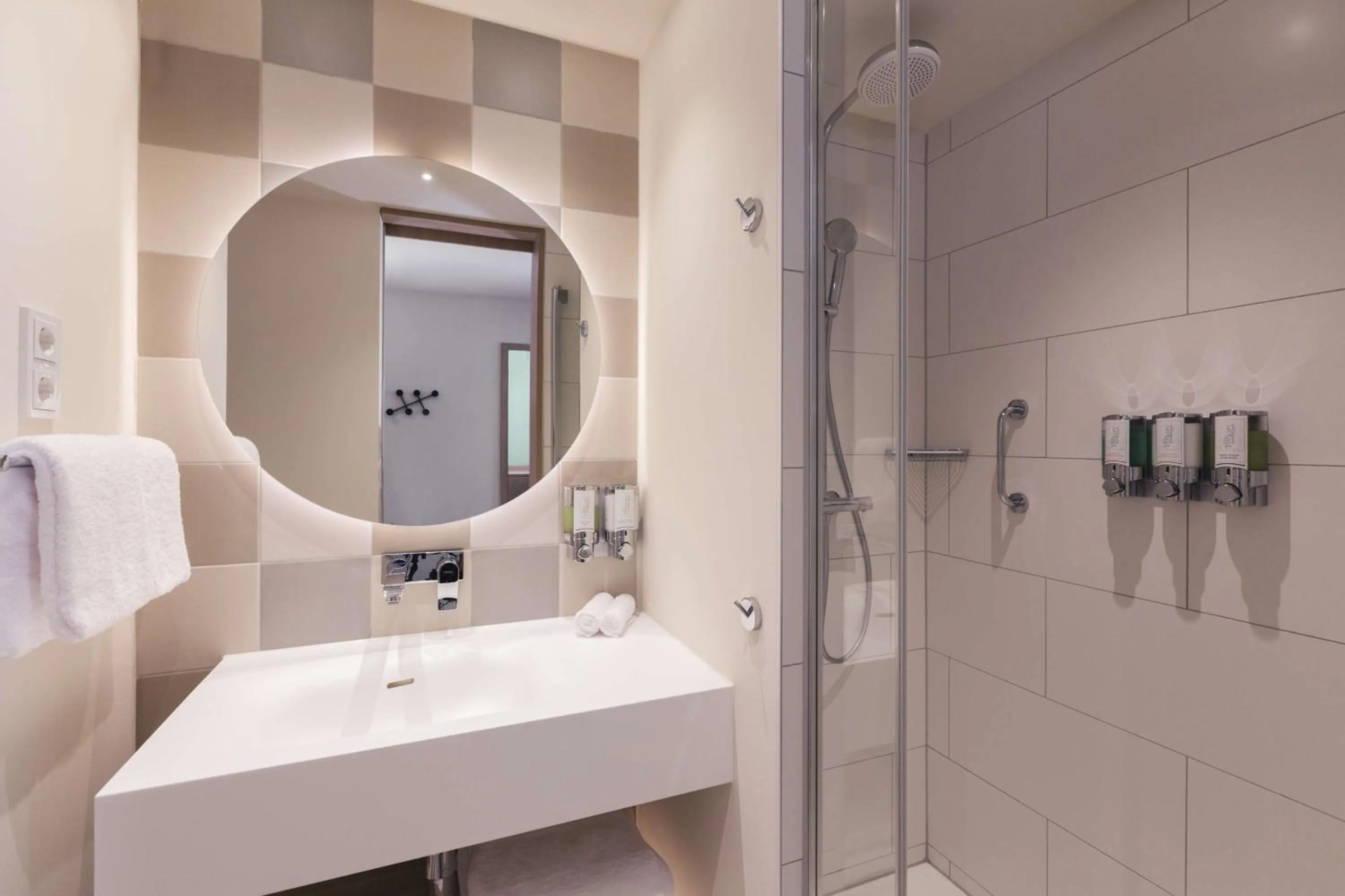 Bathroom in Hampton by Hilton Konstanz