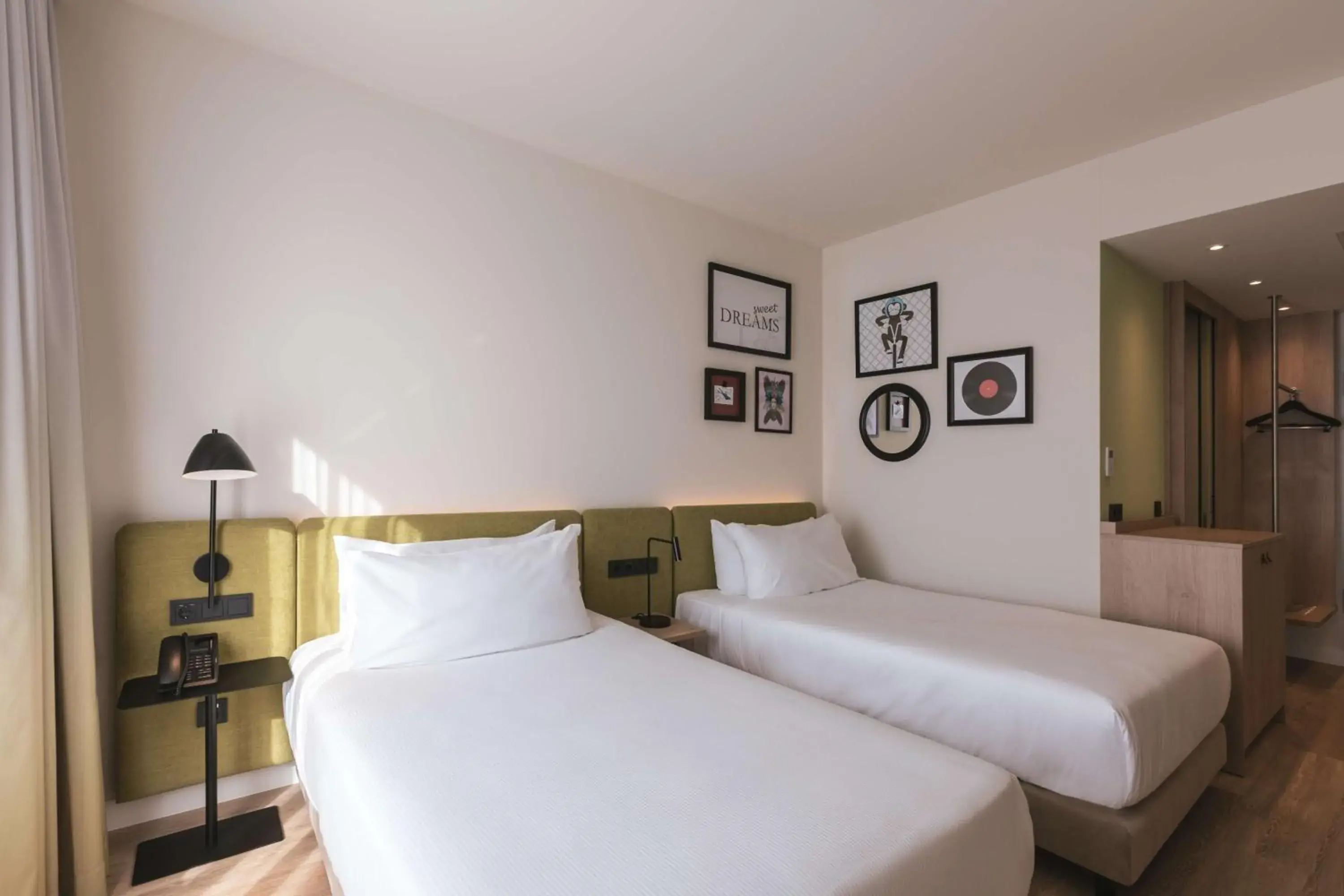 Twin Room in Hampton by Hilton Konstanz Twin Room in Hampton by Hilton Konstanz