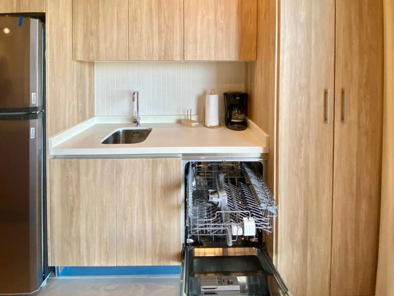 Kitchen or kitchenette in The Boat Condo by Andiani Travel