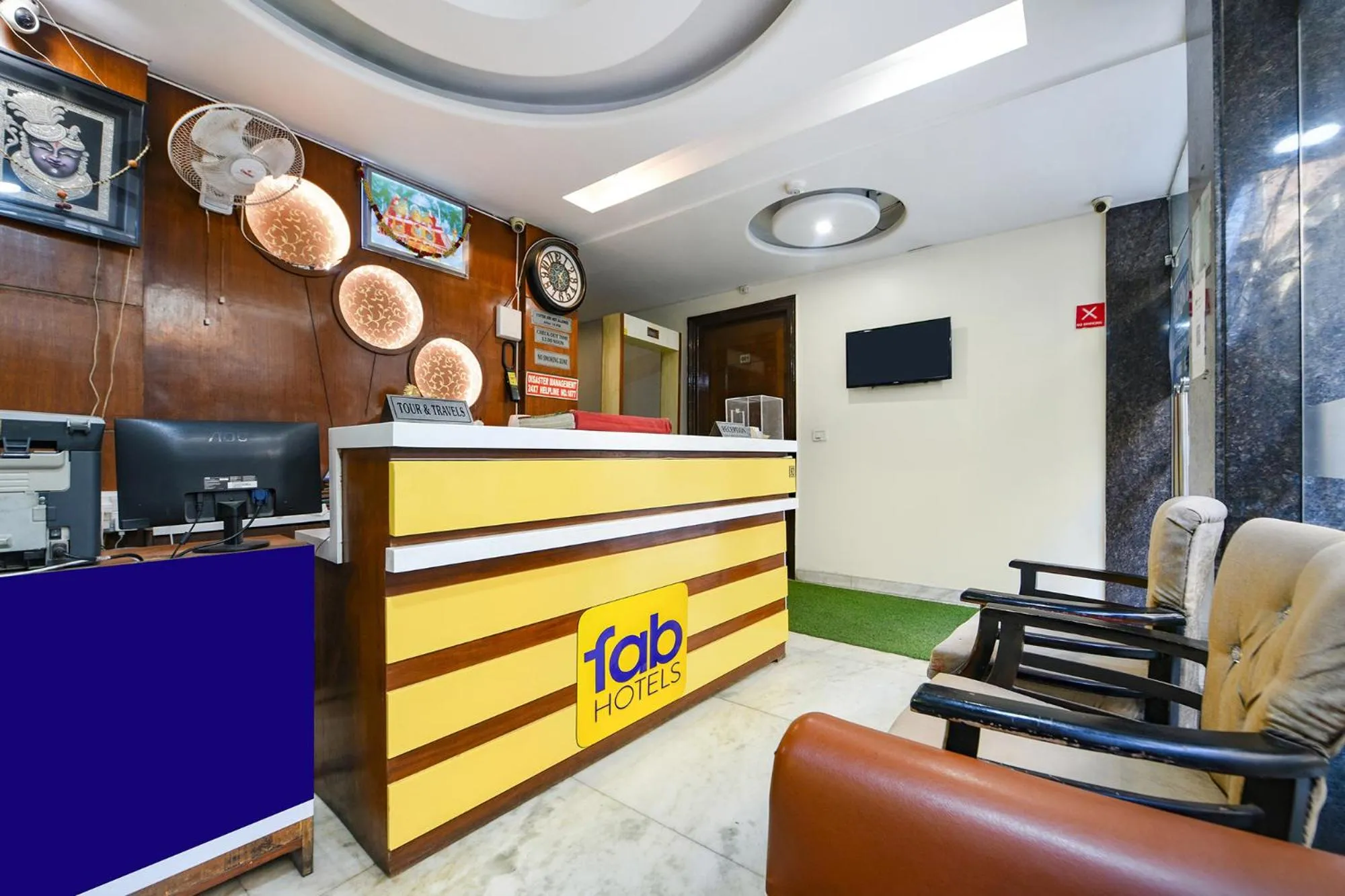 Lobby or reception in FabHotel Baba Residency Near New Delhi Railway Station