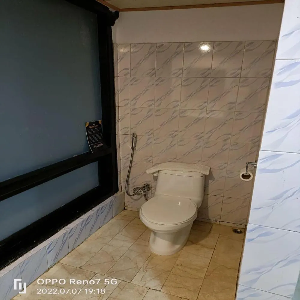 Toilet in Istana Resort & Spa