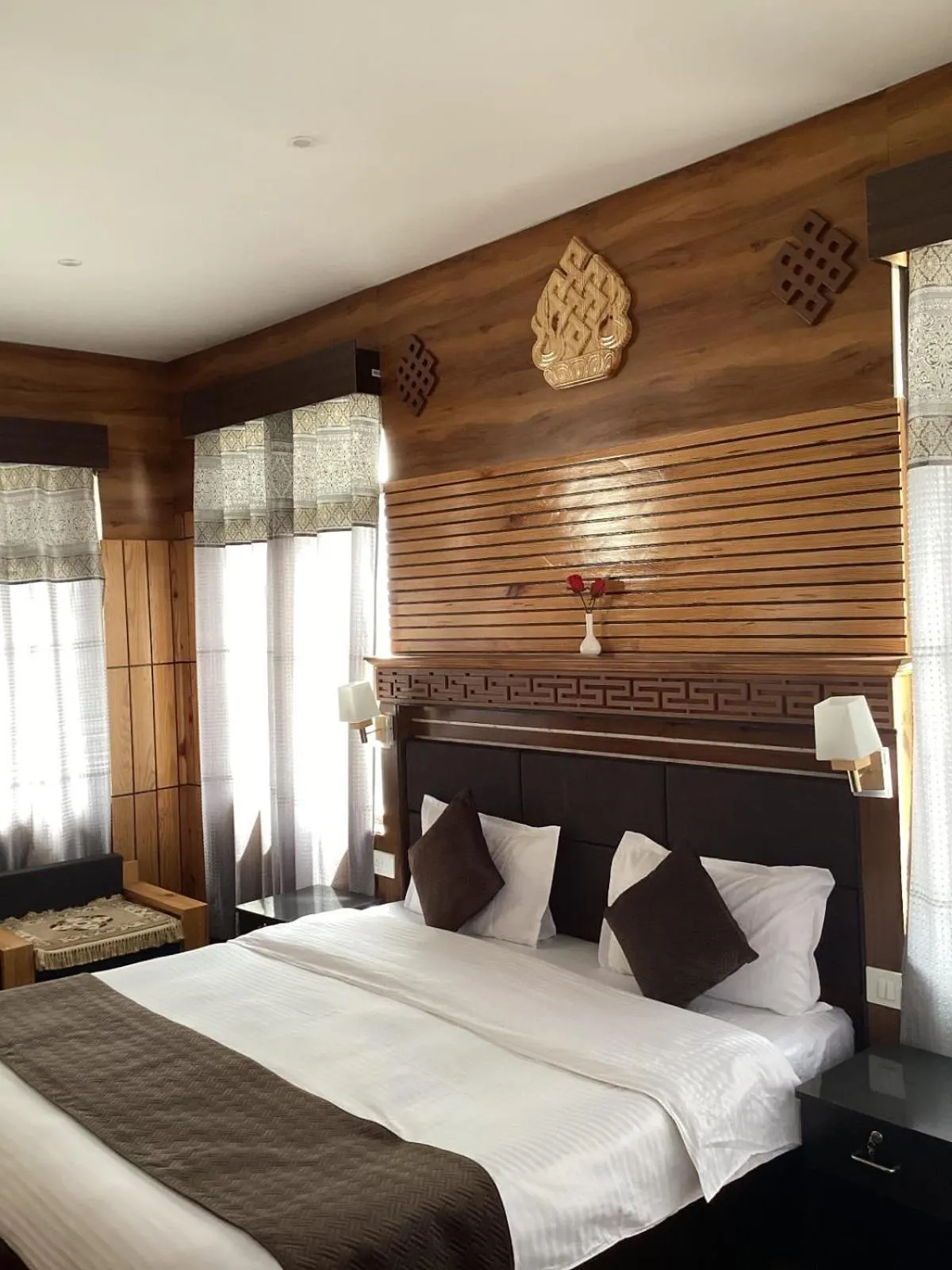 Bedroom, Bed in Hotel Blue Pine