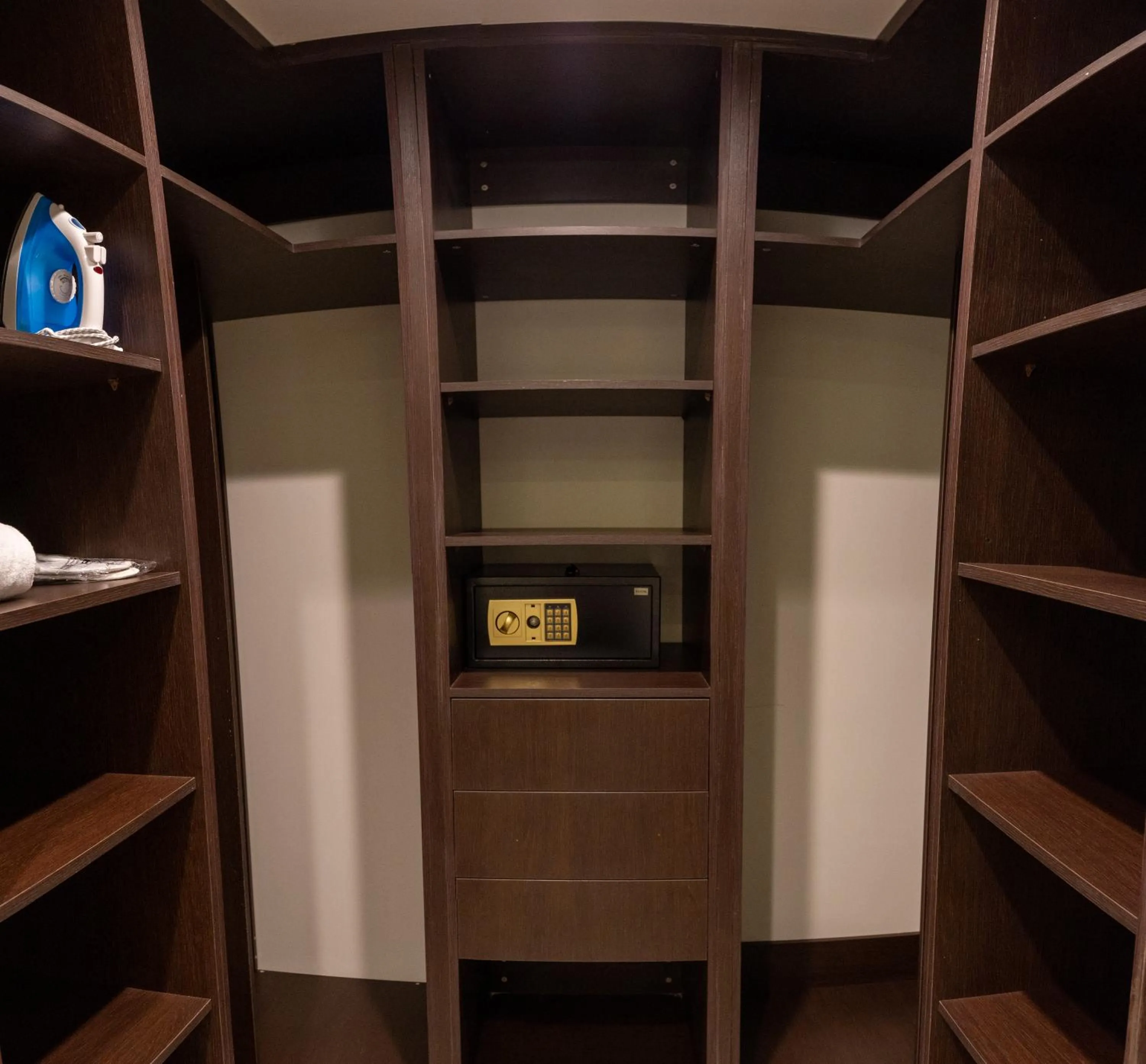 Certificate/Award in Mirot Residence