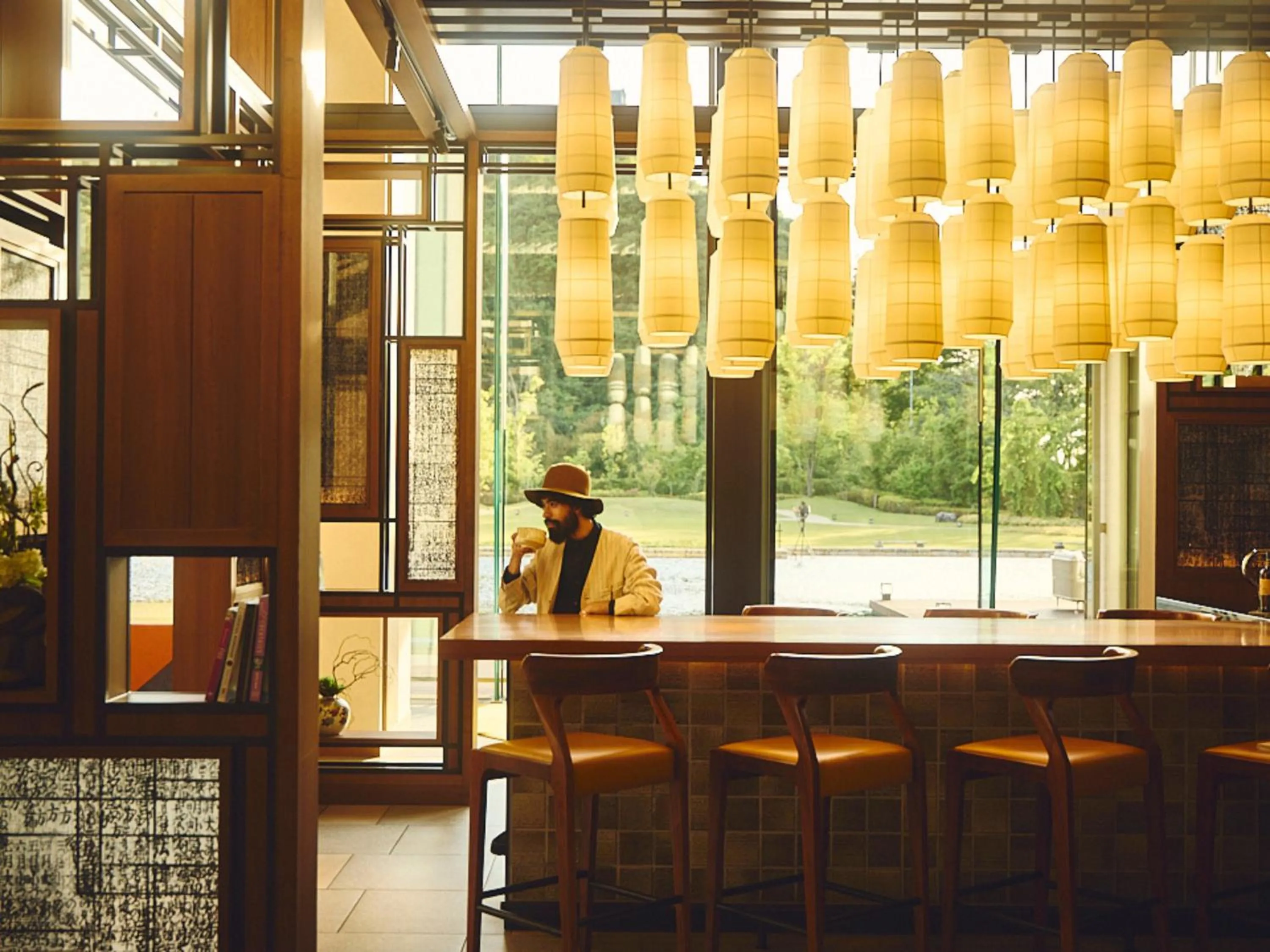 Lounge or bar in Hotel Indigo Inuyama Urakuen Garden by IHG