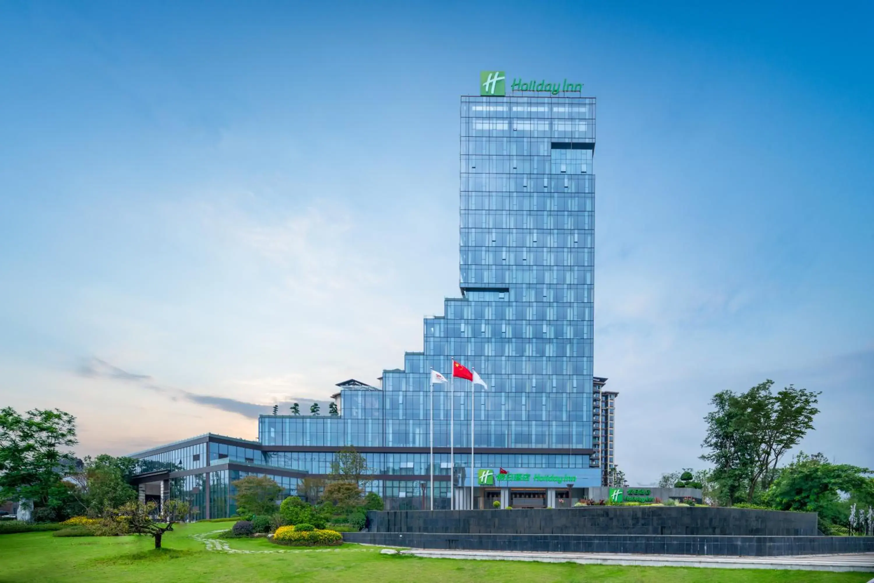 Property building in Holiday Inn Luzhou Longjian by IHG Property building in Holiday Inn Luzhou Longjian by IHG