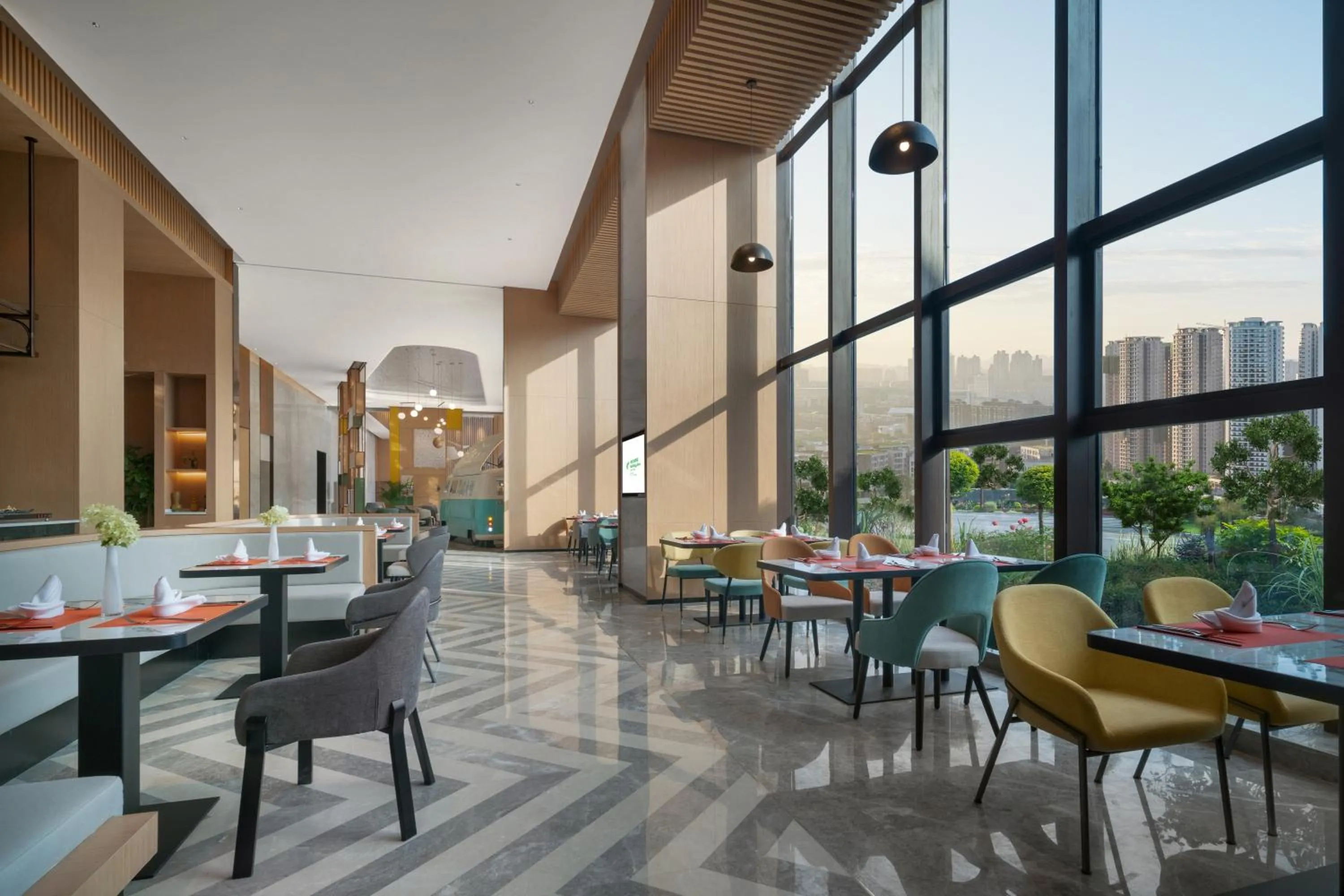 Restaurant/places to eat in Holiday Inn Luzhou Longjian by IHG
